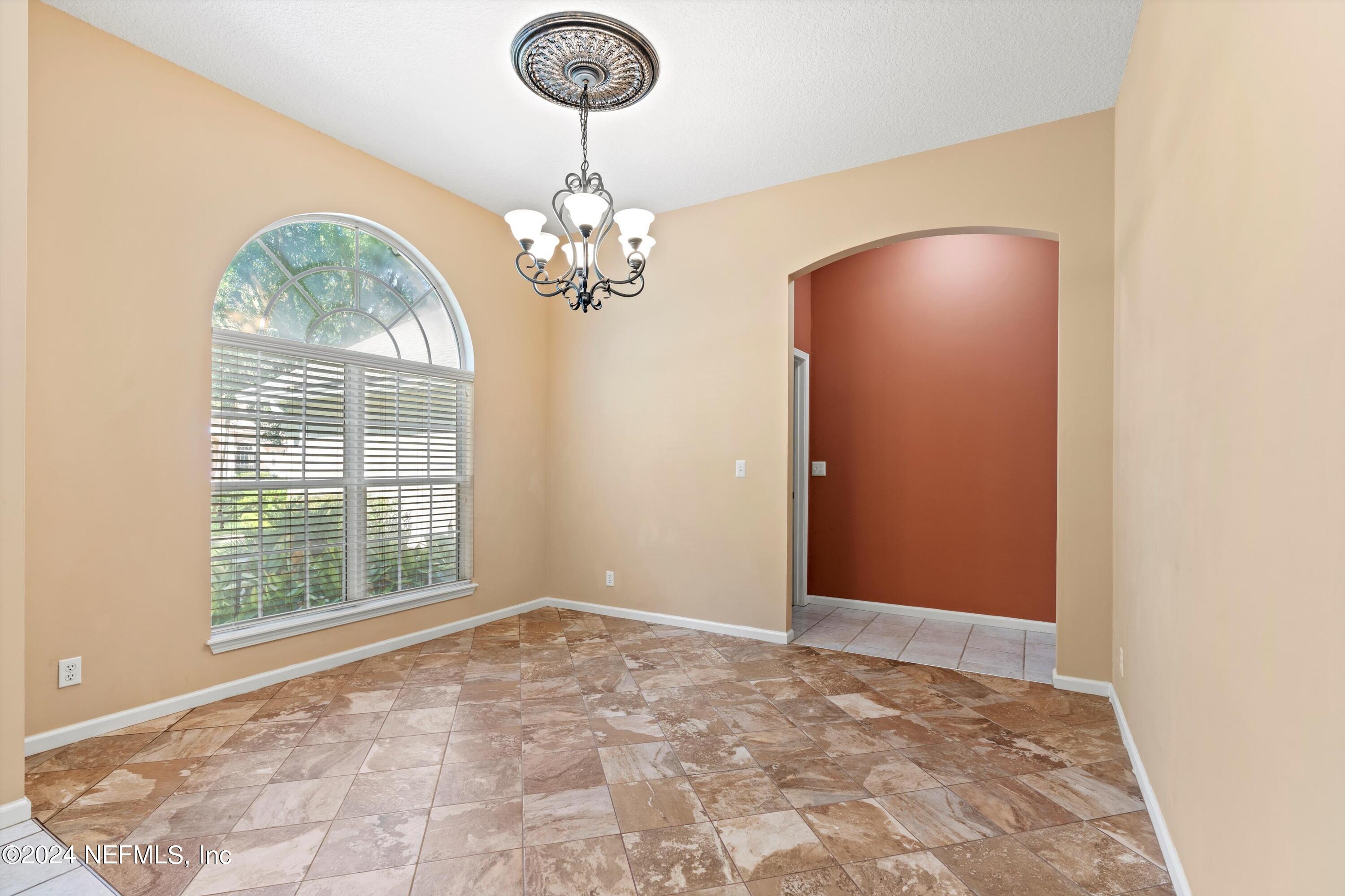 4093 LONICERA Loop