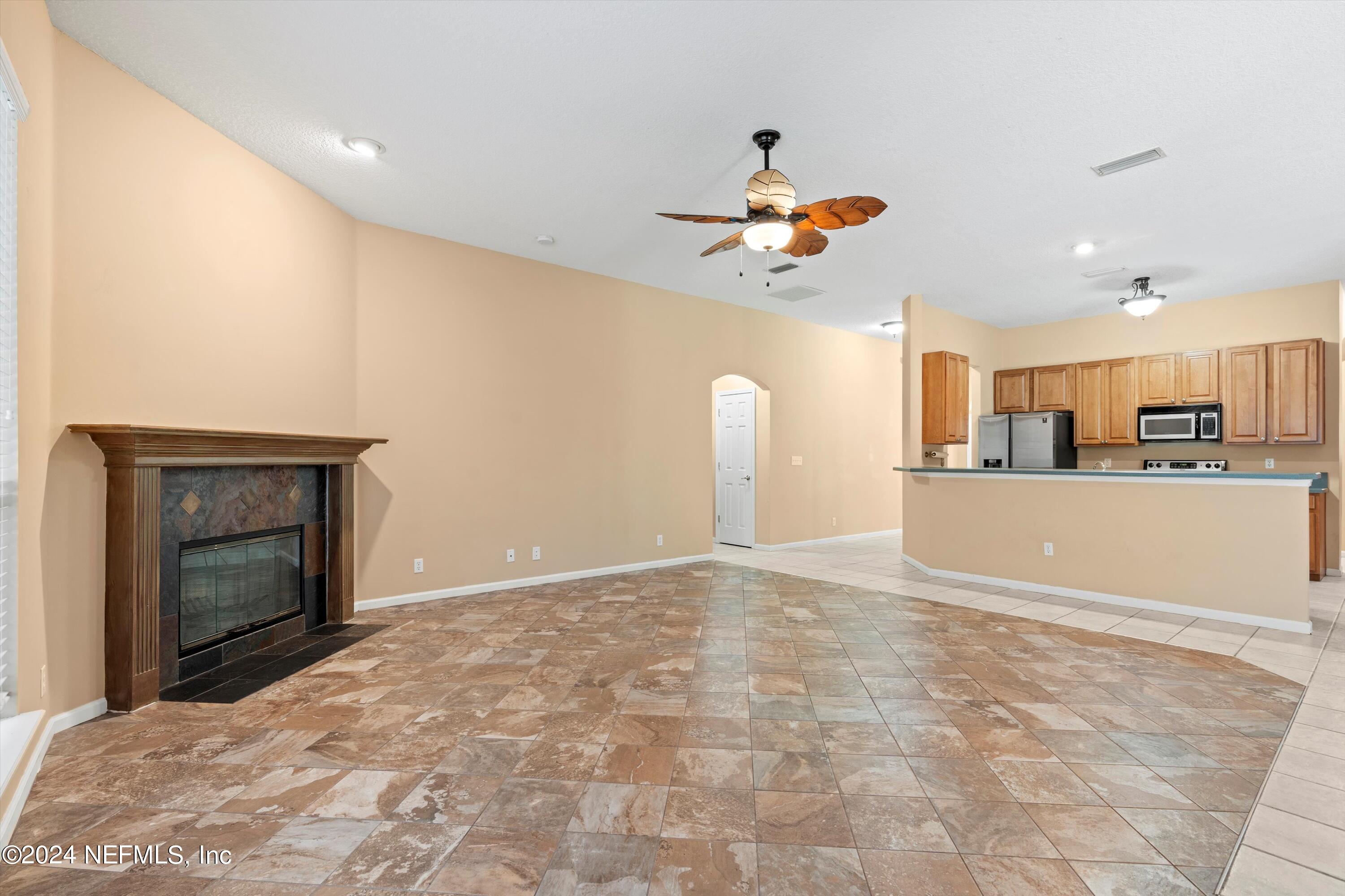 4093 LONICERA Loop