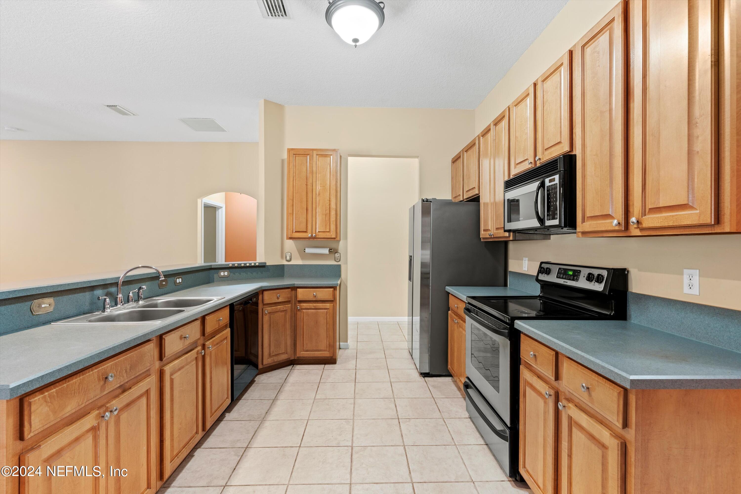 4093 LONICERA Loop