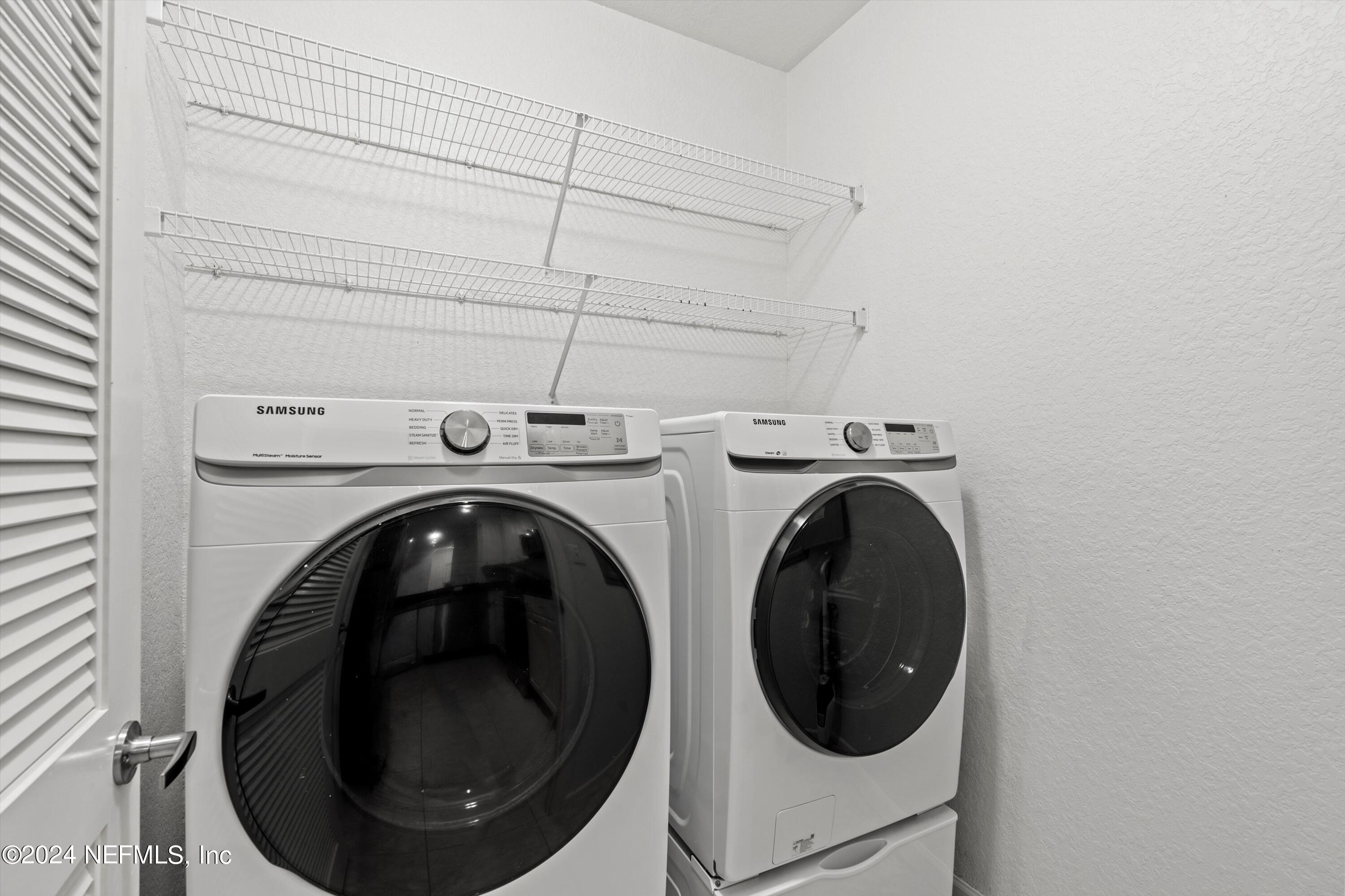 8539 GATE Parkway W, 111