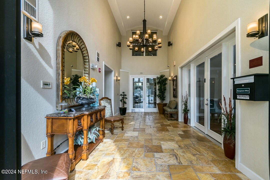 8539 GATE Parkway W, 111