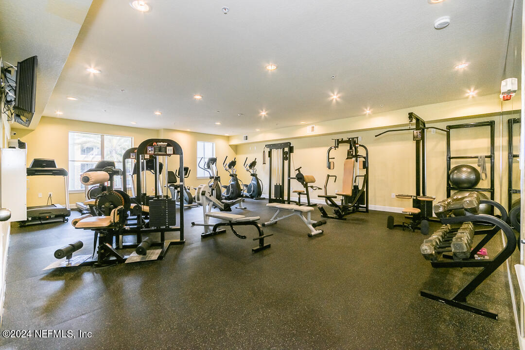 8539 GATE Parkway W, 111