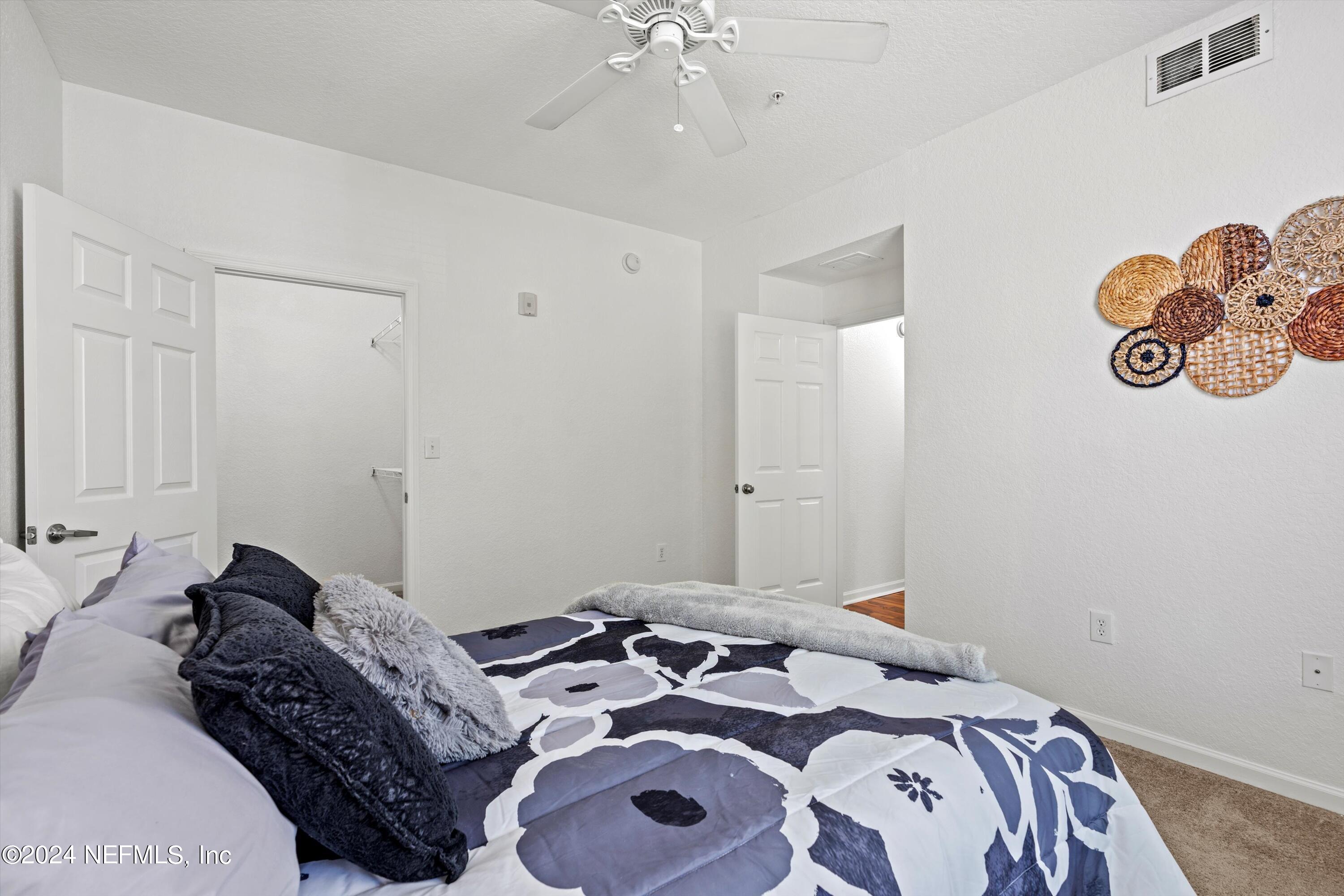 8539 GATE Parkway W, 111