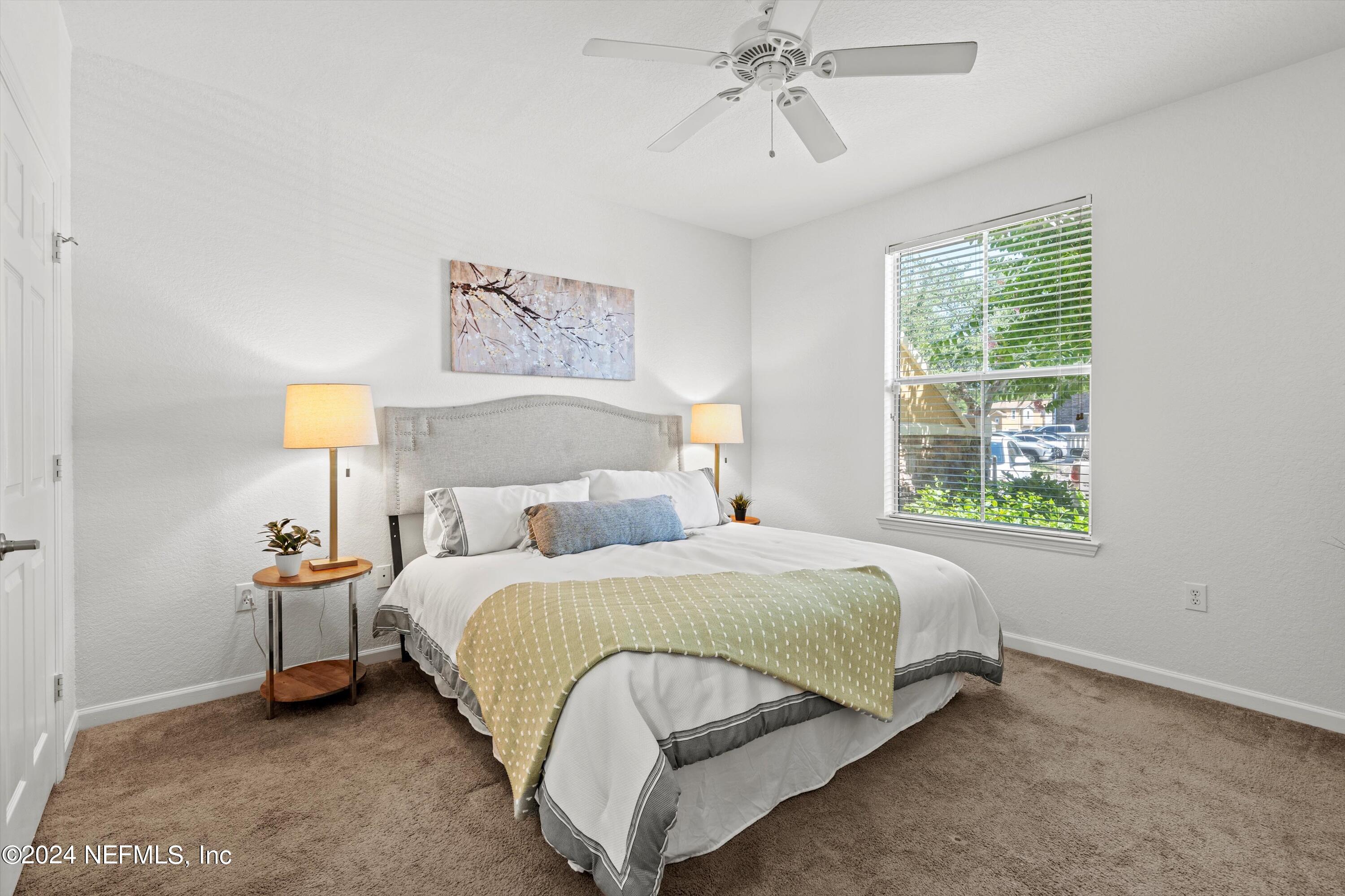 8539 GATE Parkway W, 111