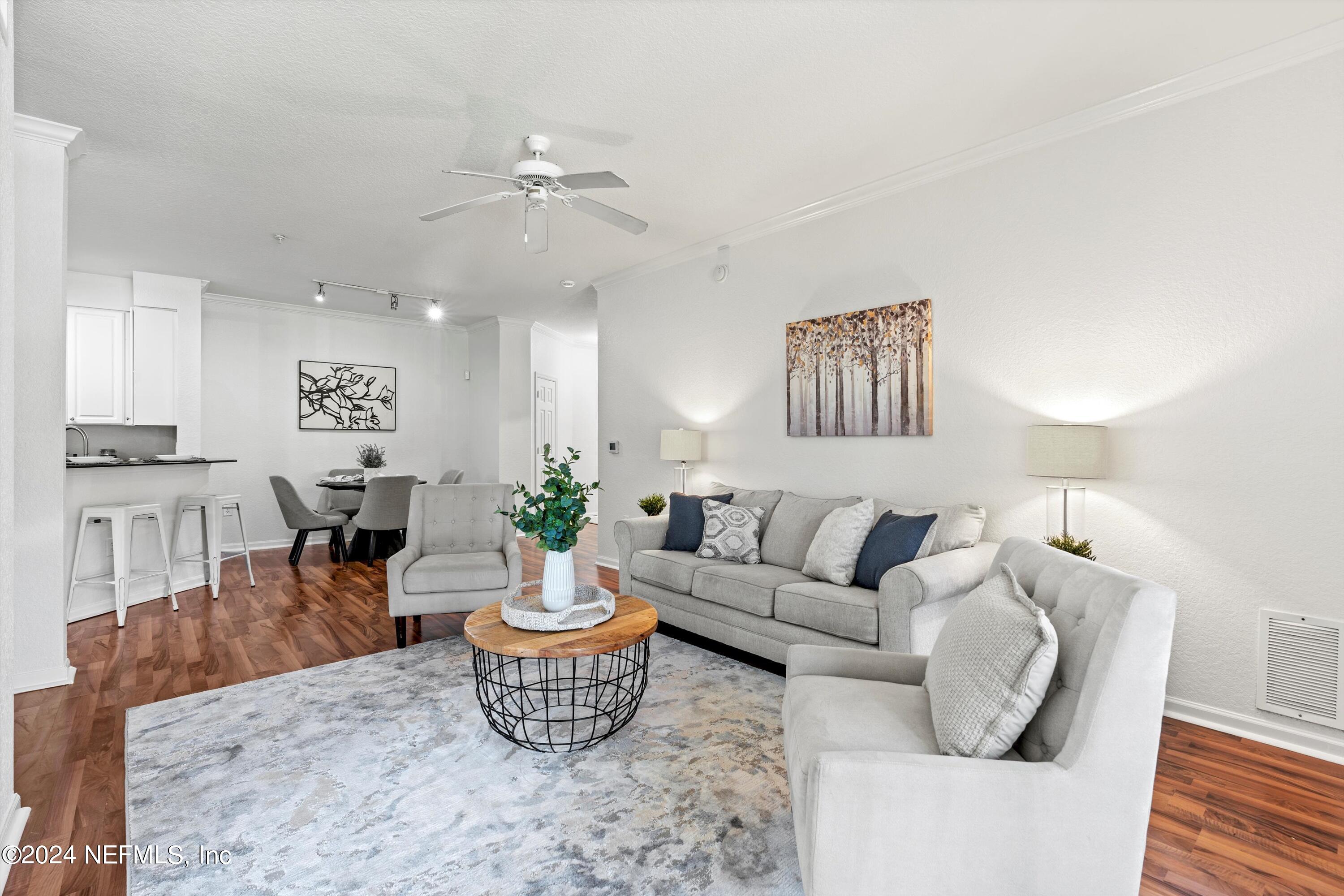 8539 GATE Parkway W, 111