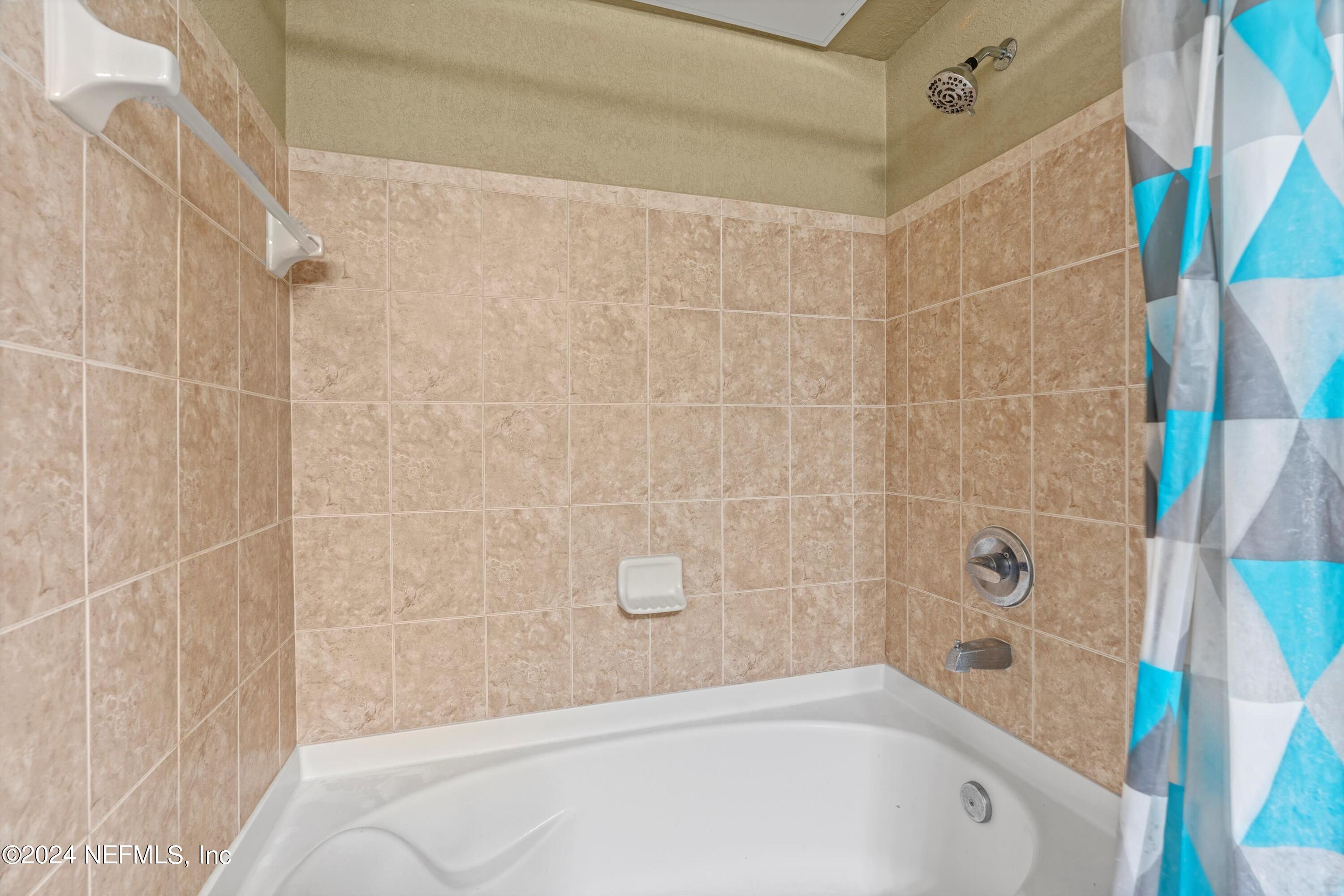 8539 GATE Parkway W, 111