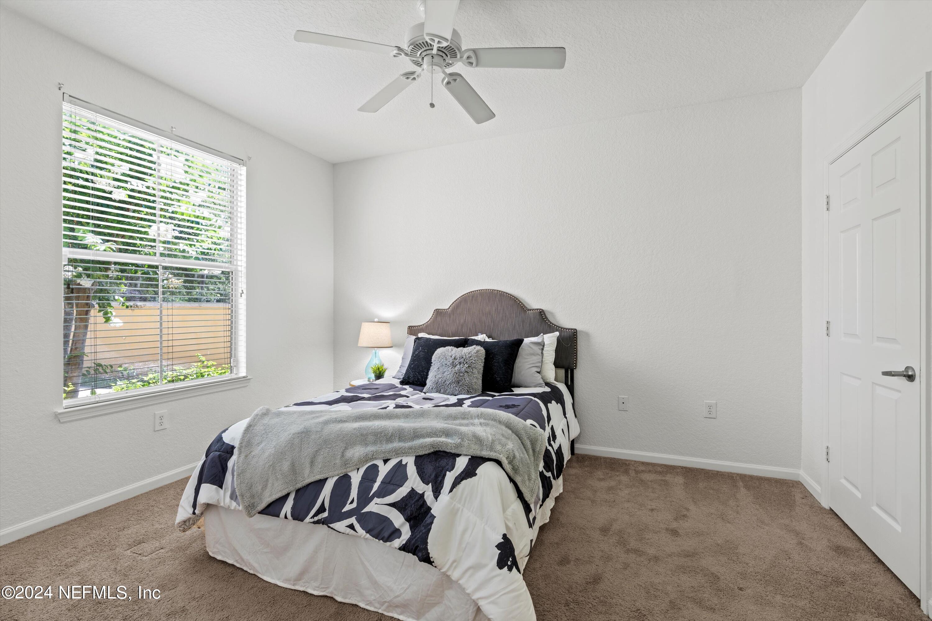 8539 GATE Parkway W, 111