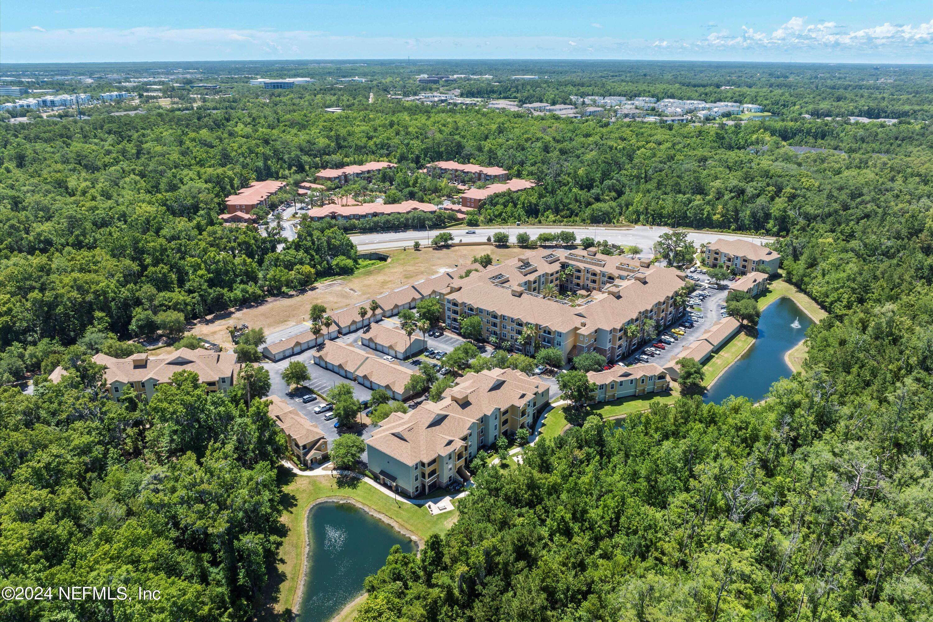 8539 GATE Parkway W, 111