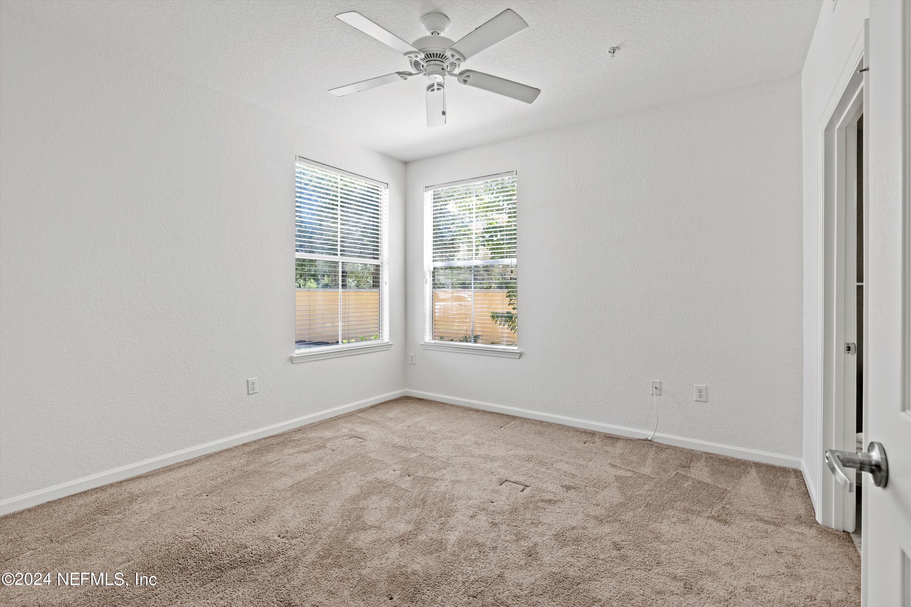 8539 GATE Parkway W, 111