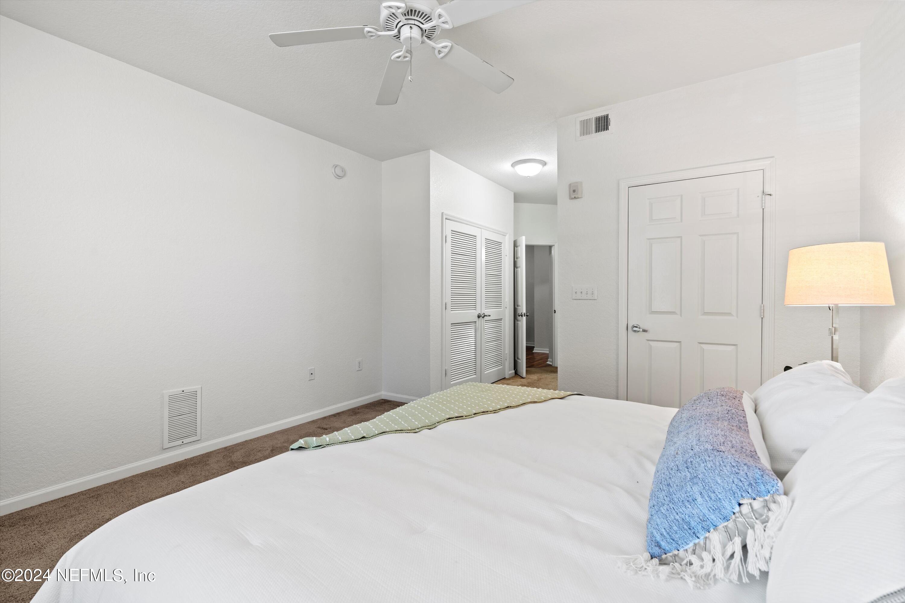 8539 GATE Parkway W, 111