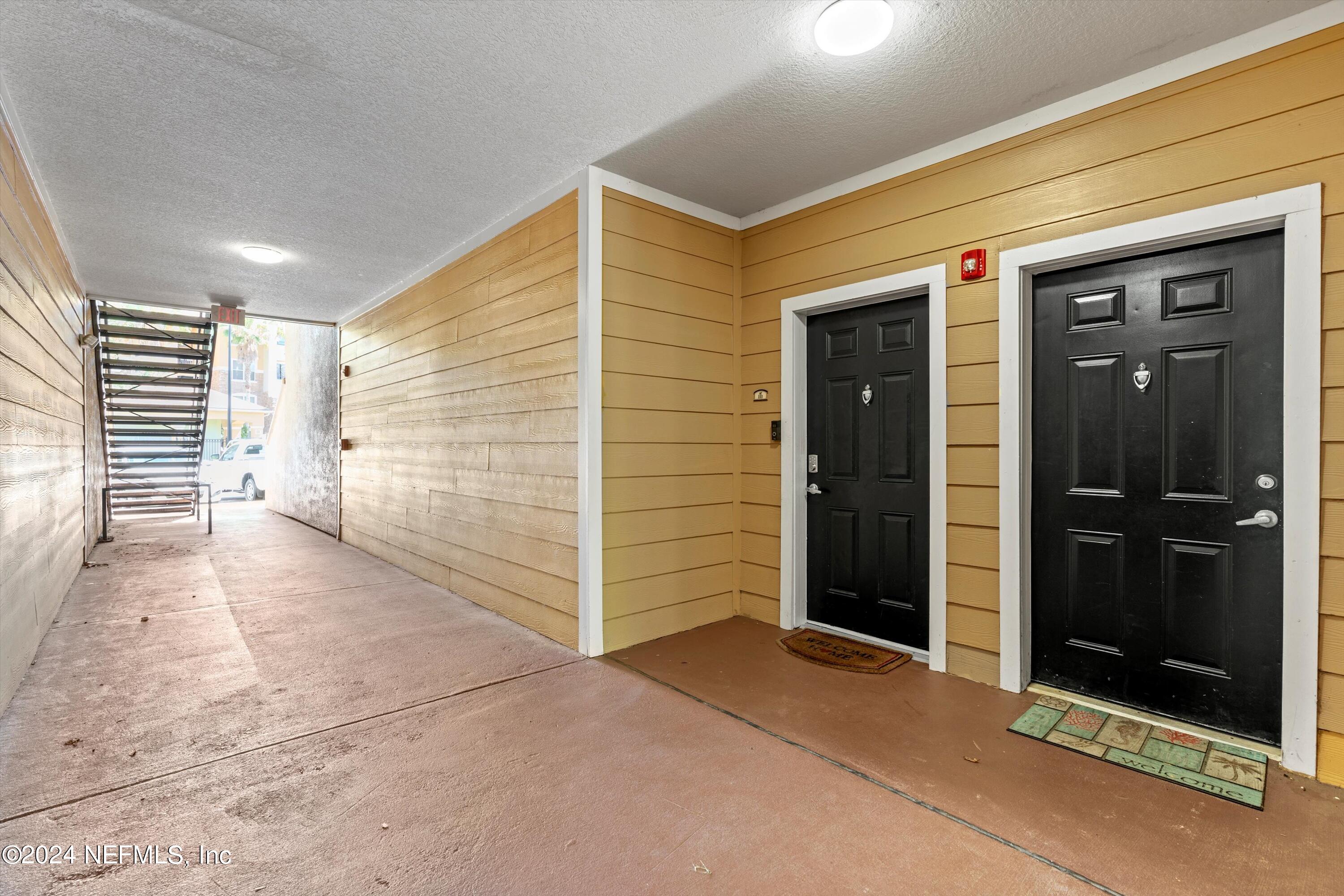 8539 GATE Parkway W, 111