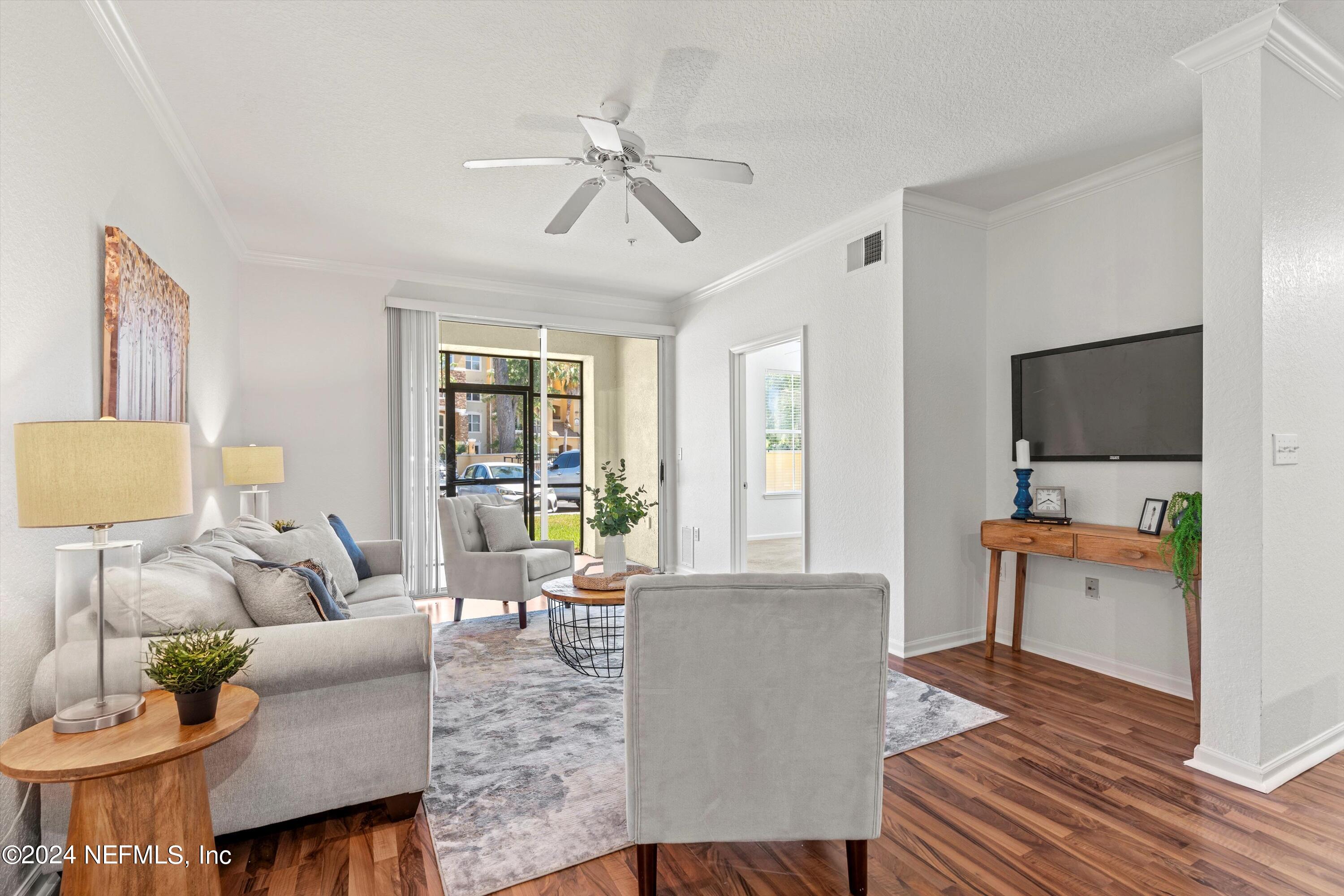 8539 GATE Parkway W, 111