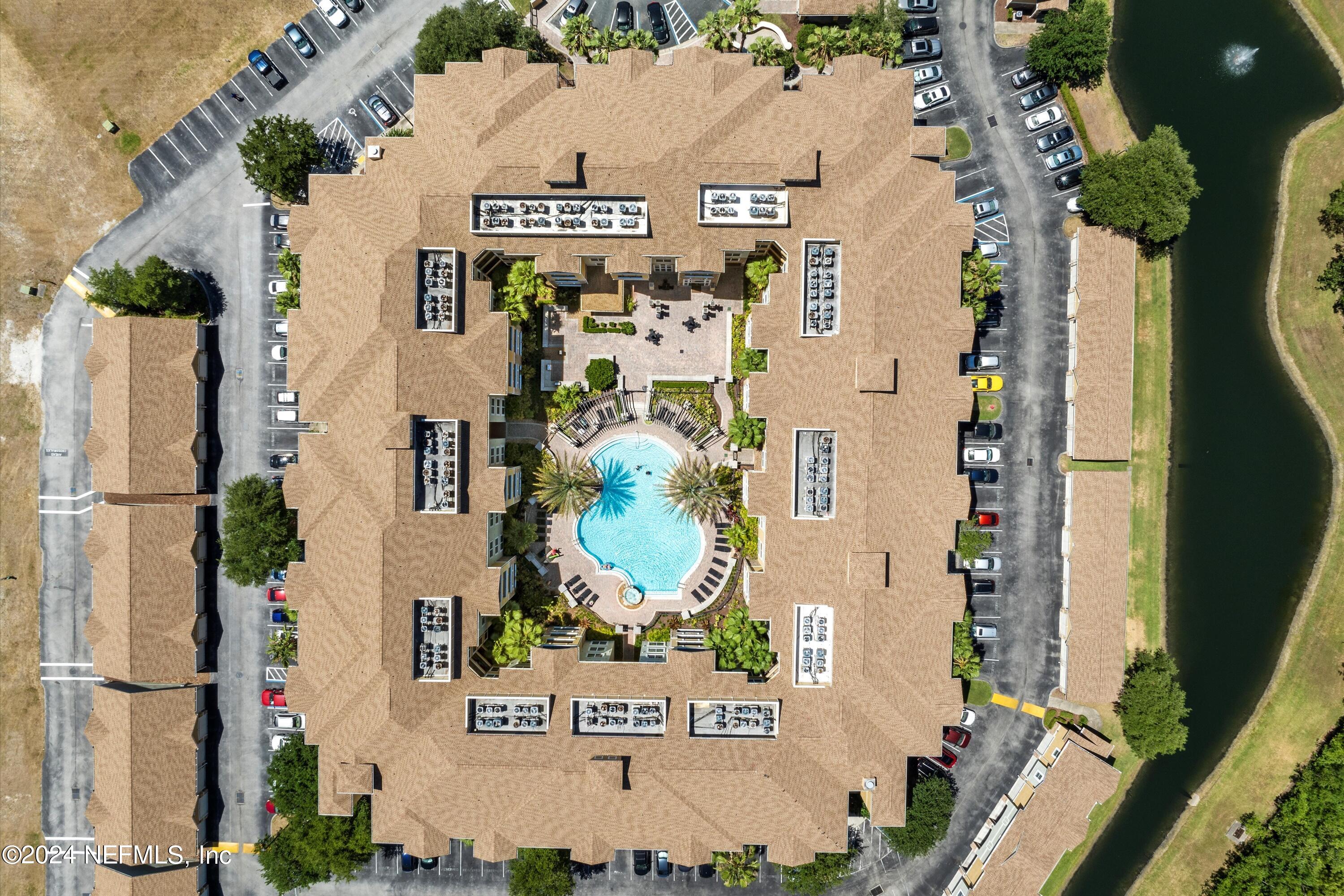 8539 GATE Parkway W, 111