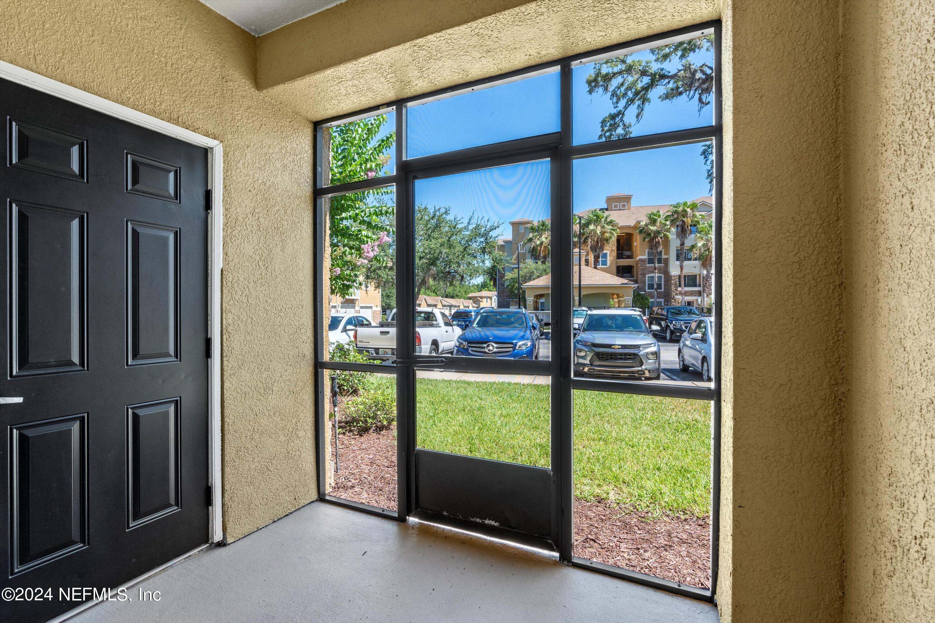 8539 GATE Parkway W, 111