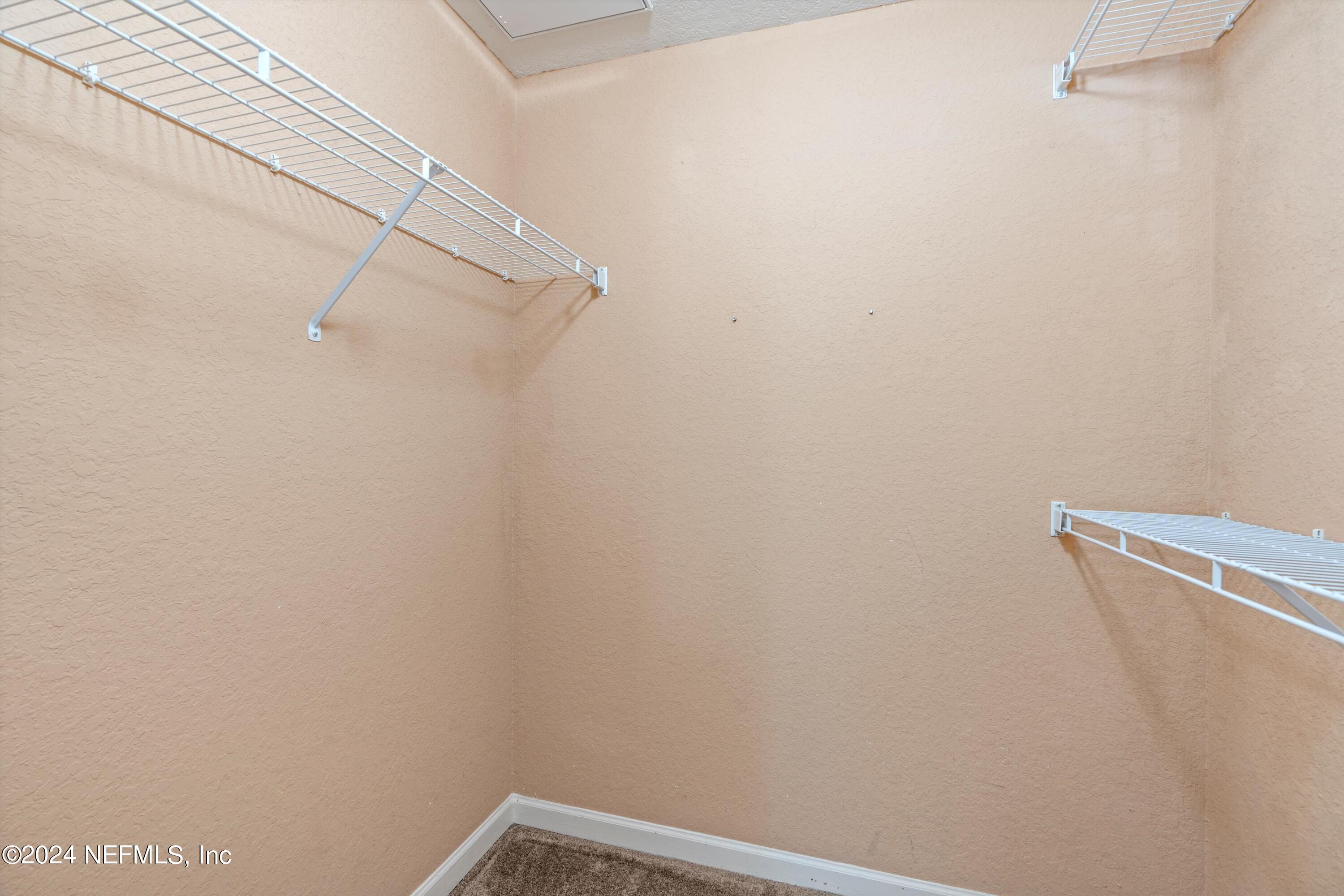 8539 GATE Parkway W, 111