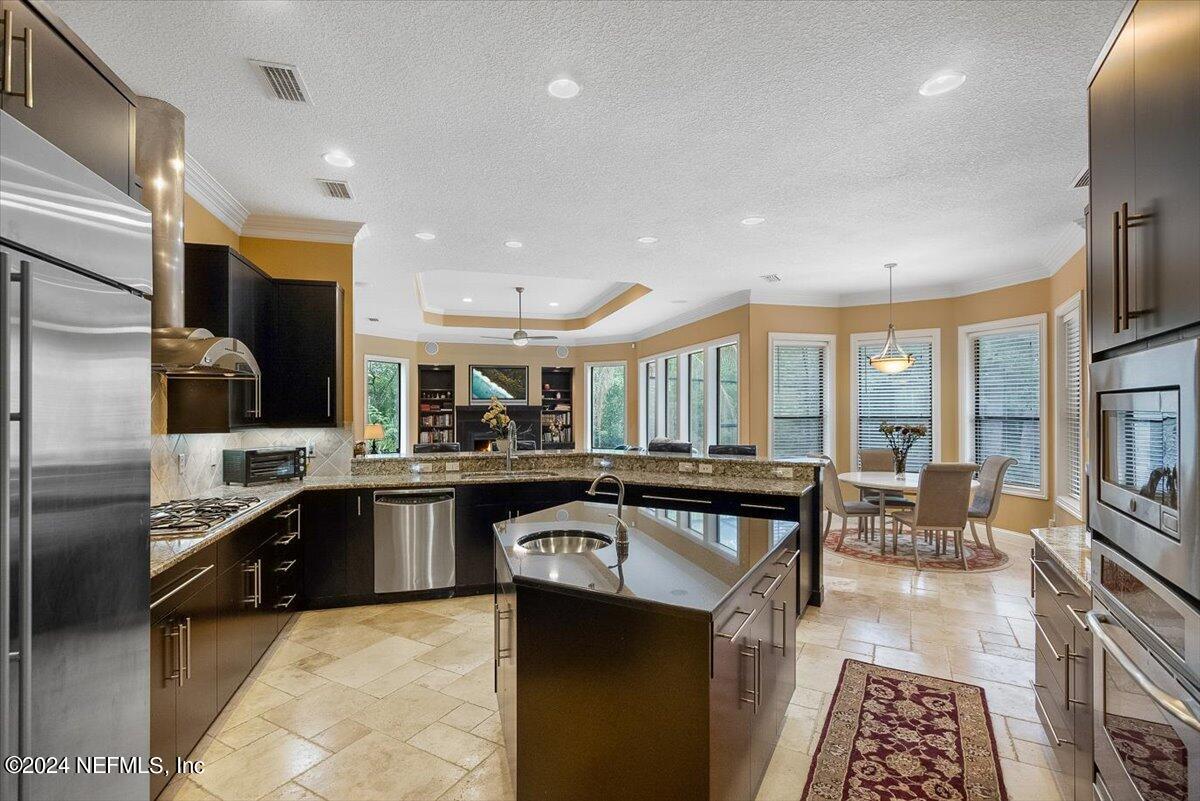 1424 N LOOP Parkway
