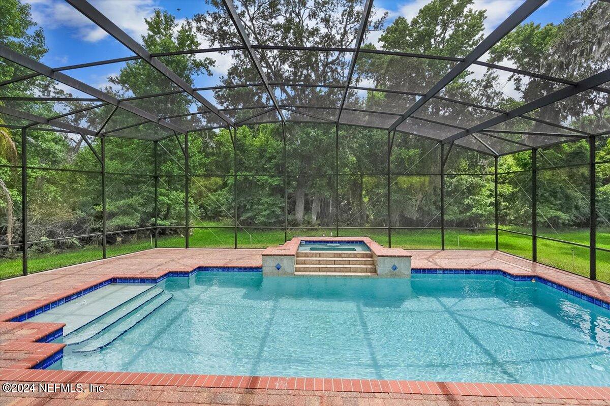 1424 N LOOP Parkway
