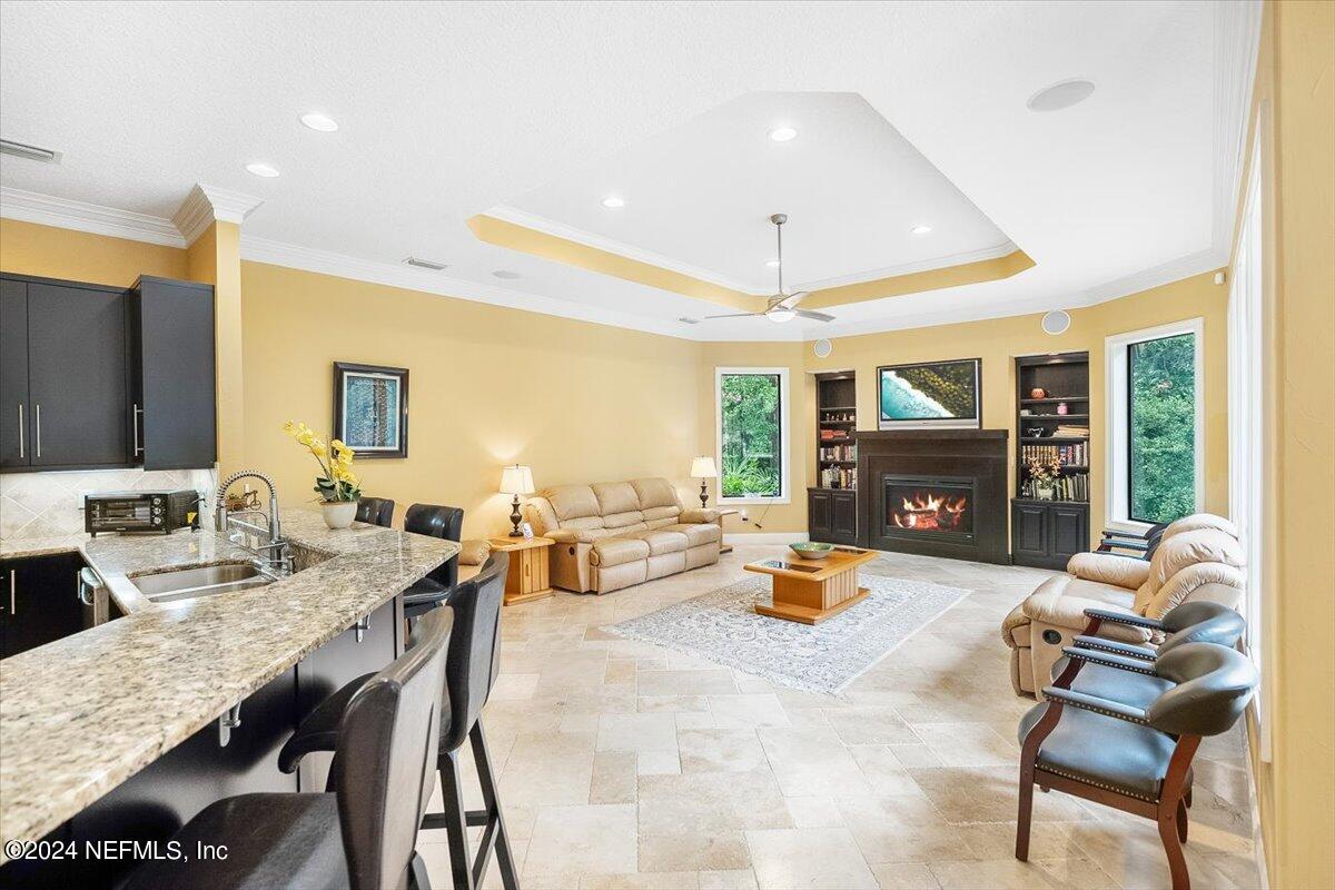1424 N LOOP Parkway