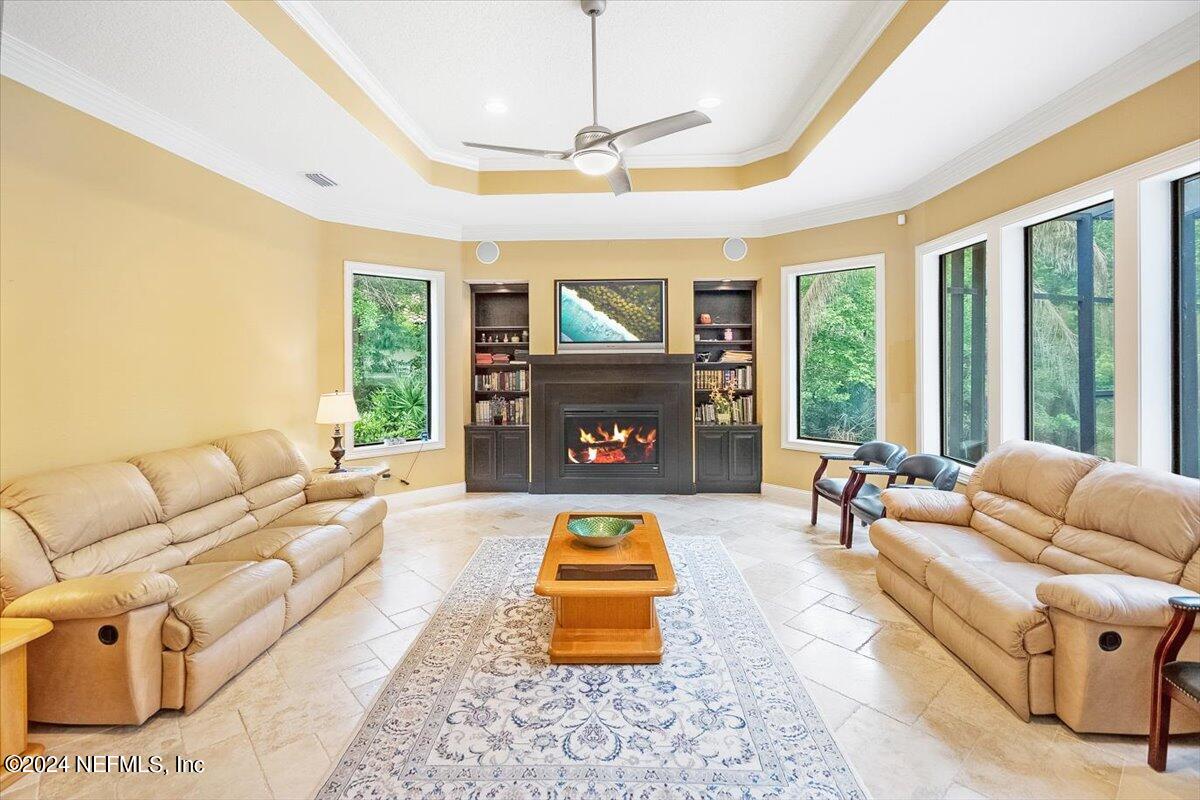 1424 N LOOP Parkway