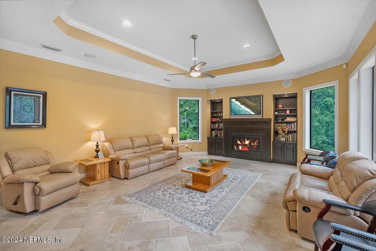 1424 N LOOP Parkway