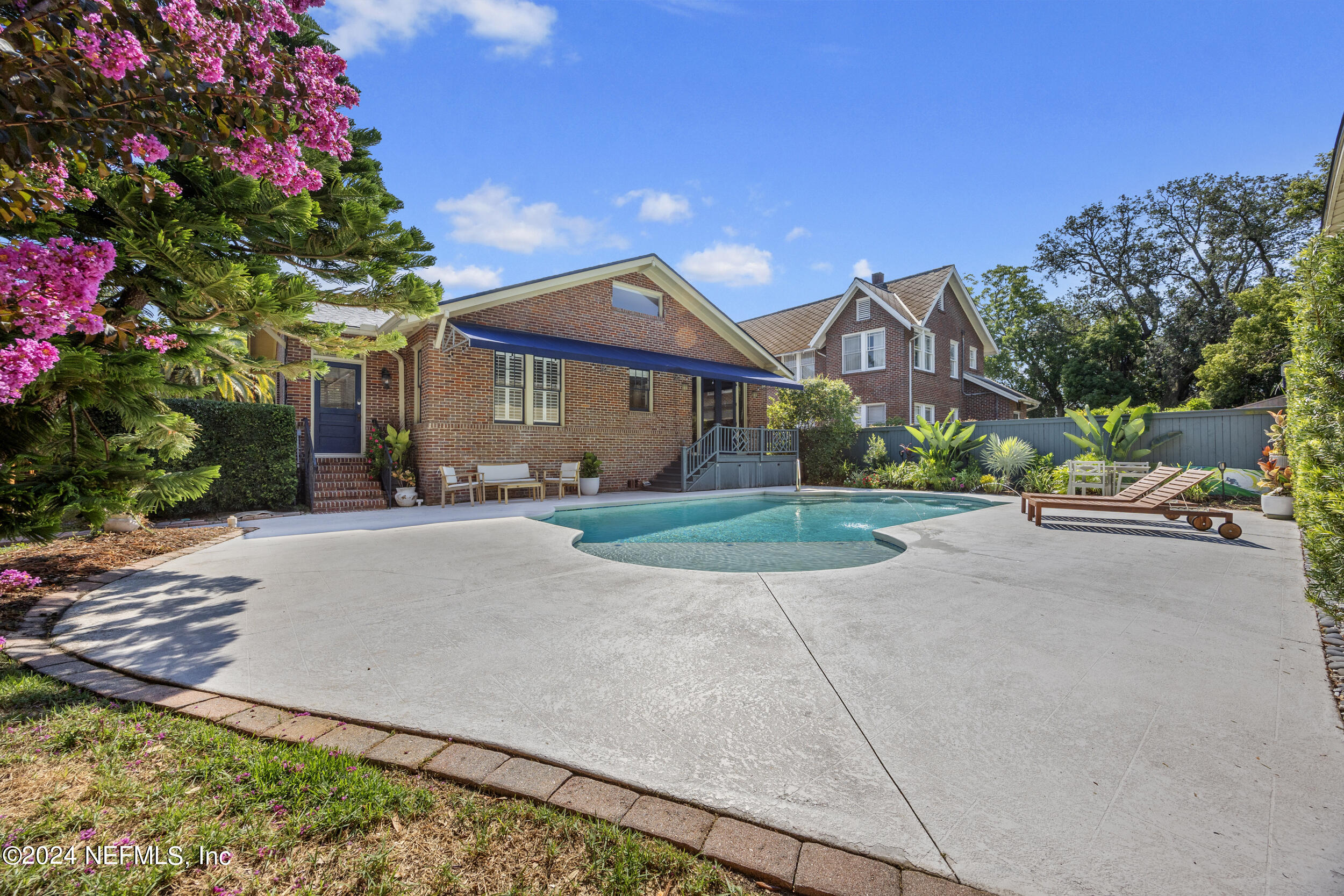 1600 EDGEWOOD Avenue S