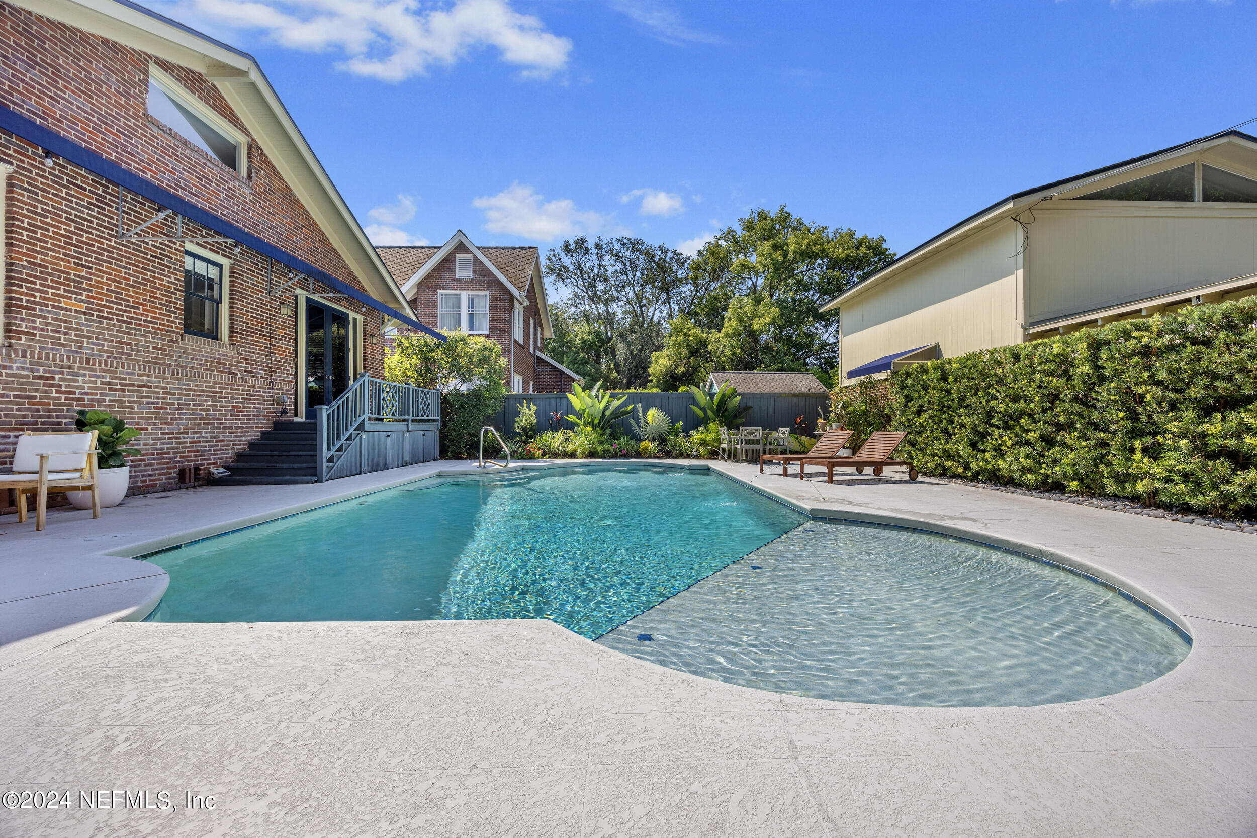 1600 EDGEWOOD Avenue S