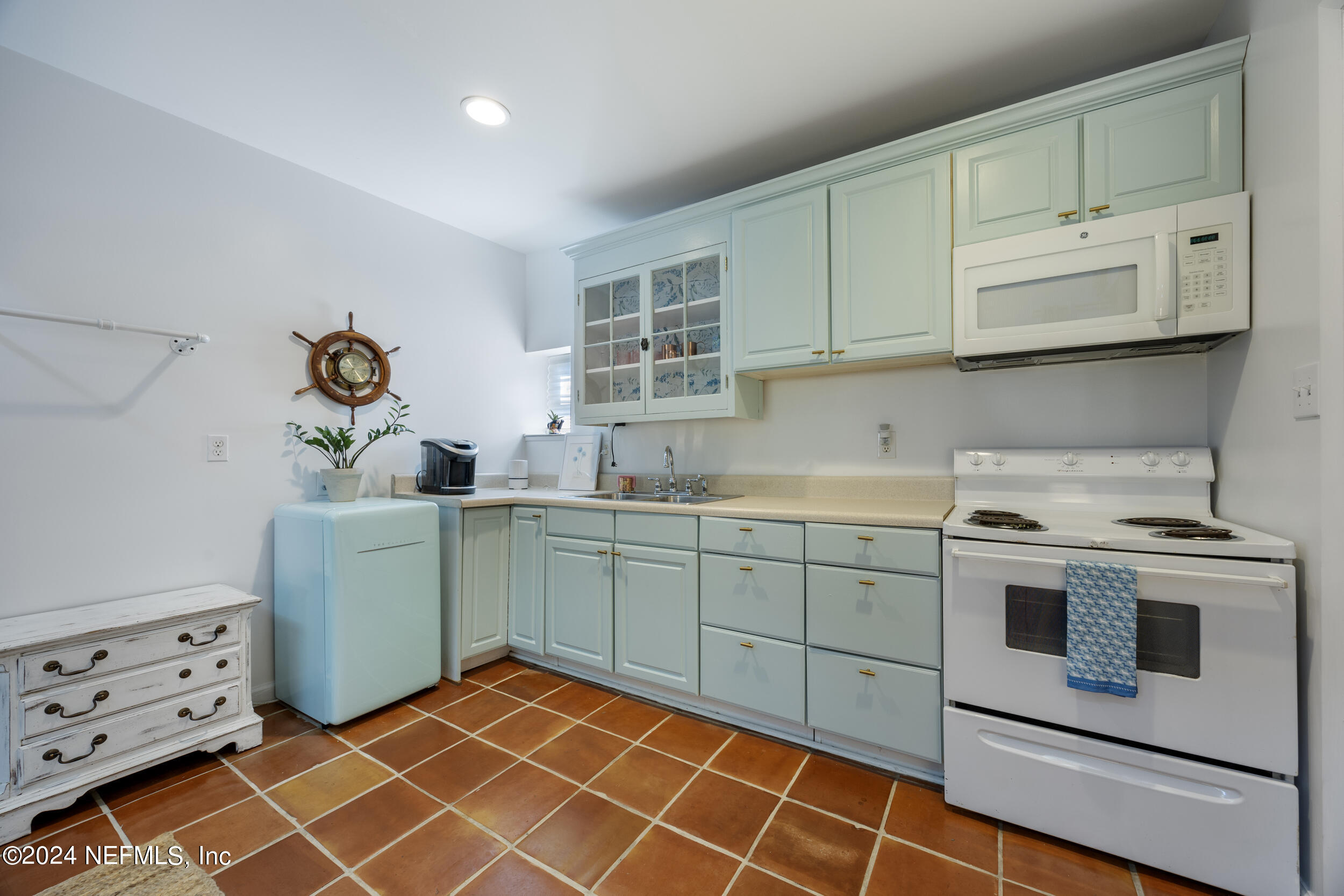 1600 EDGEWOOD Avenue S