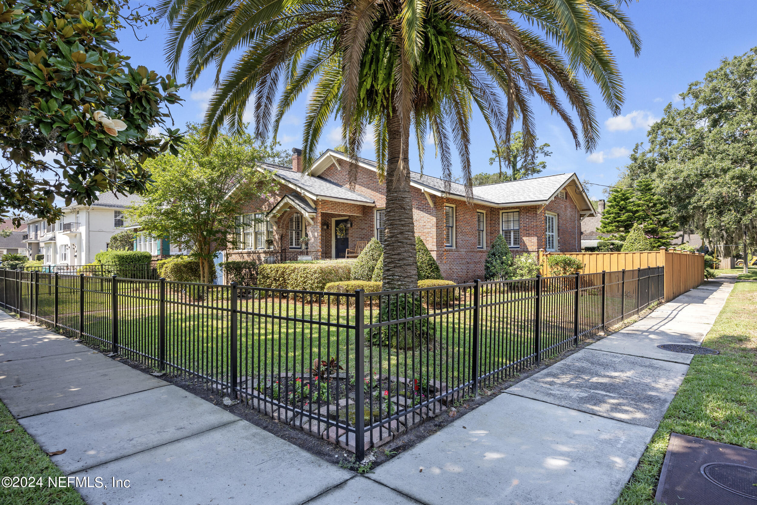 1600 EDGEWOOD Avenue S