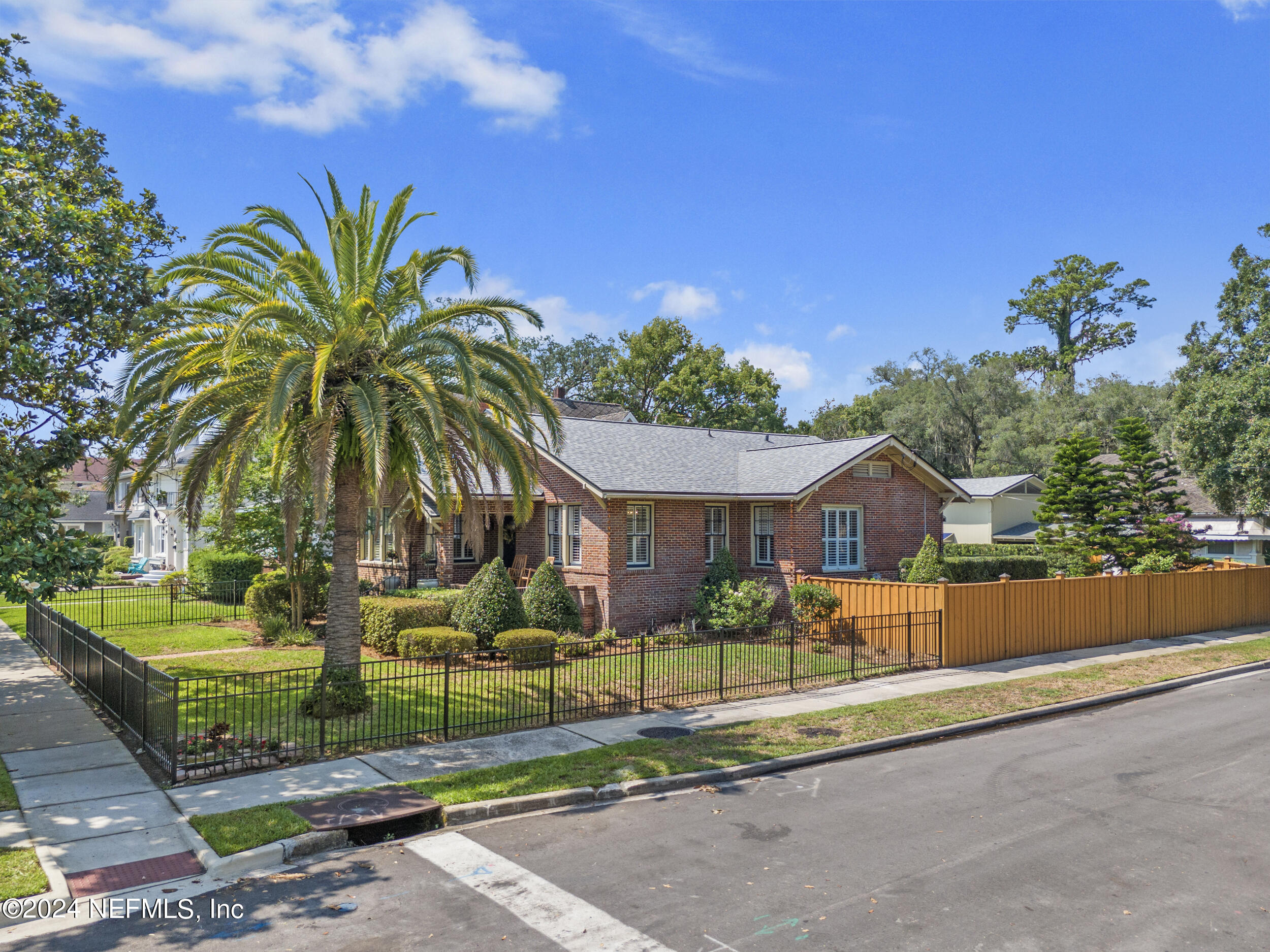 1600 EDGEWOOD Avenue S