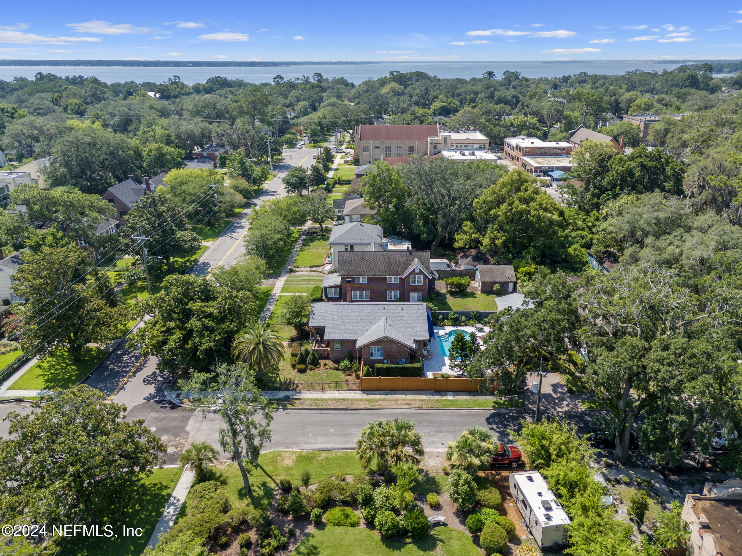 1600 EDGEWOOD Avenue S