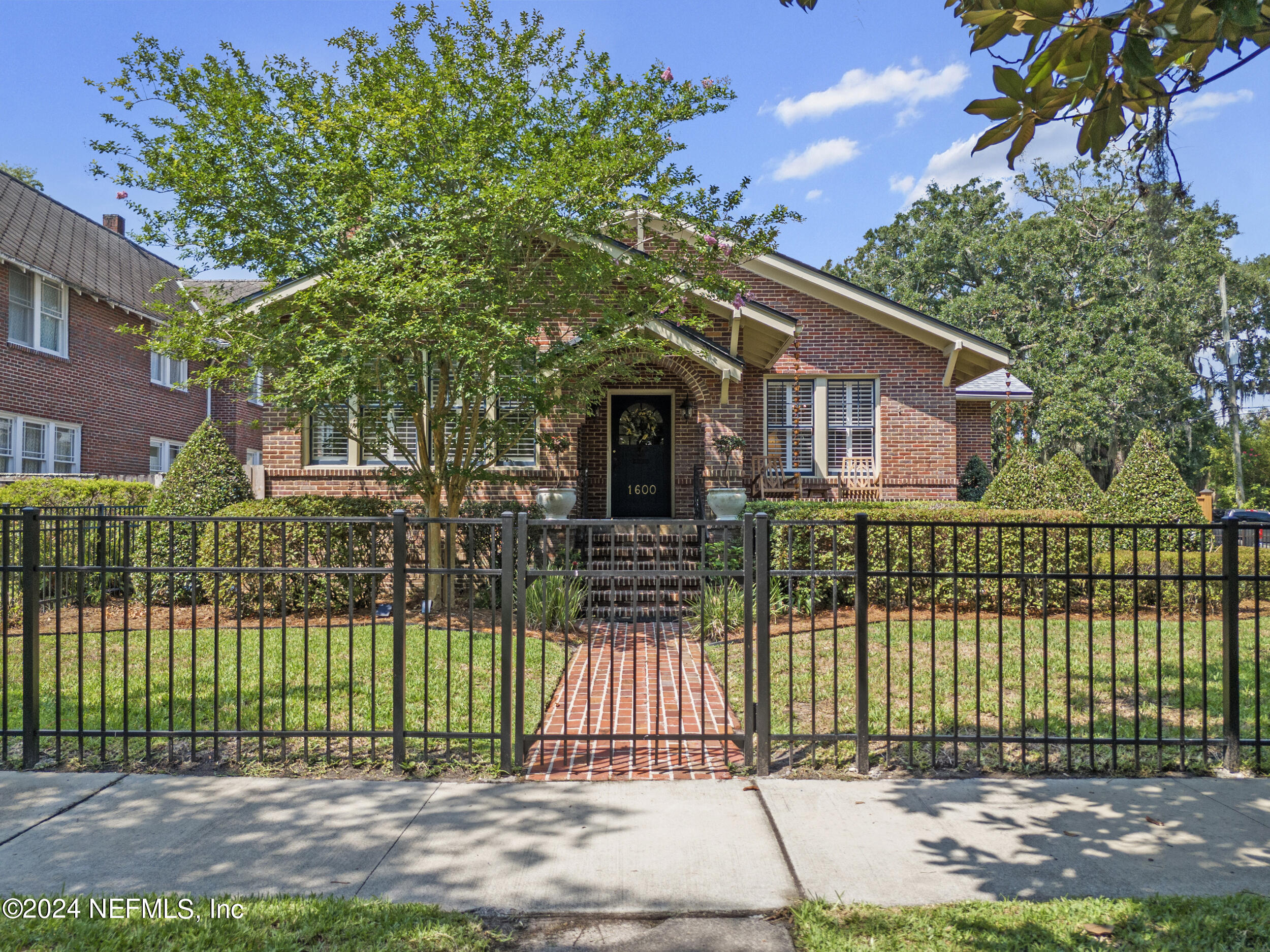 1600 EDGEWOOD Avenue S