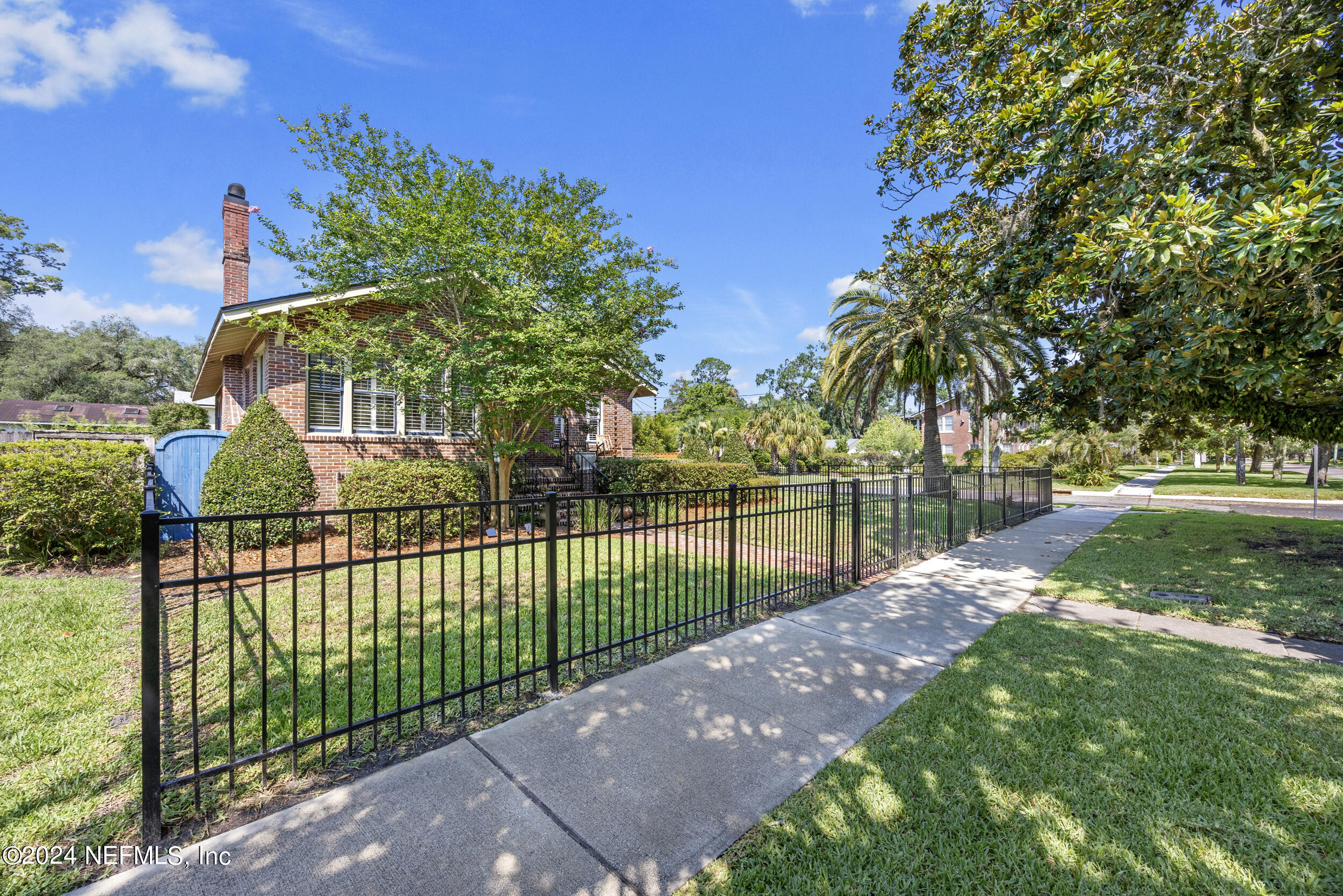 1600 EDGEWOOD Avenue S