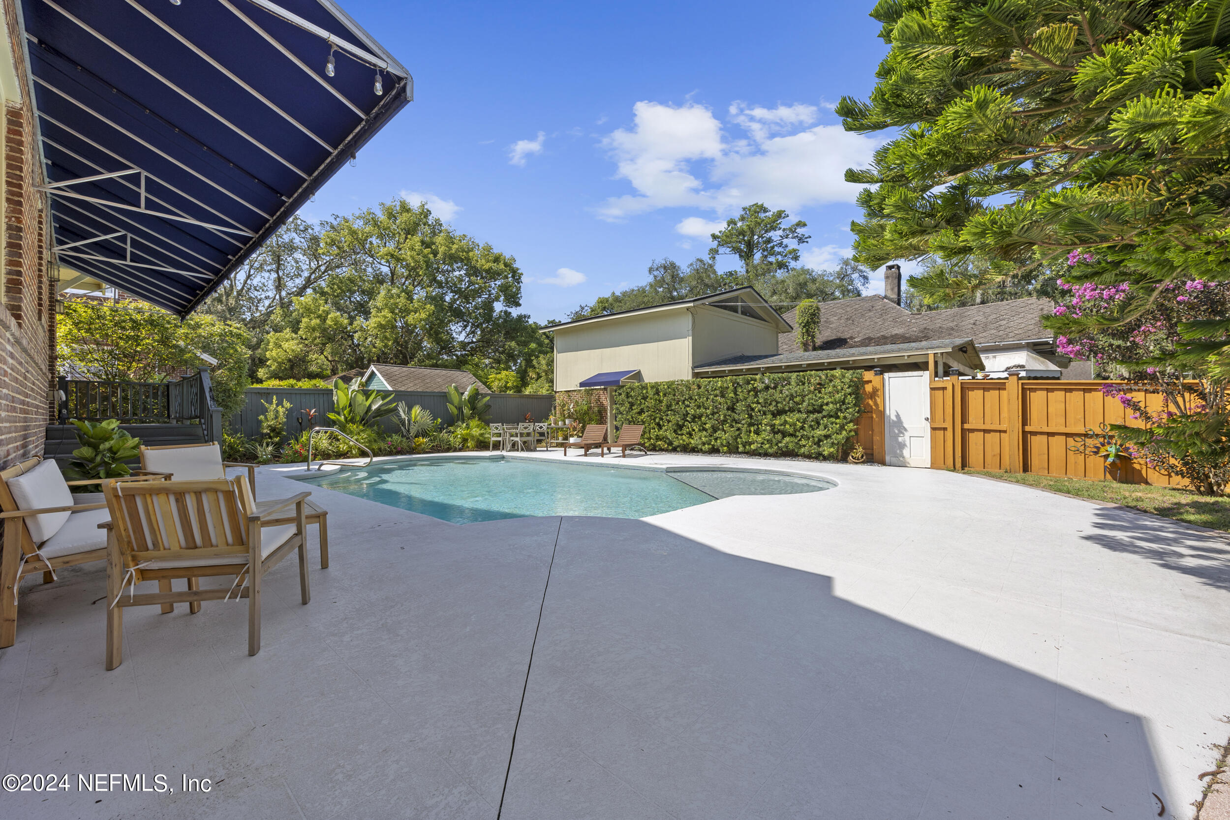 1600 EDGEWOOD Avenue S