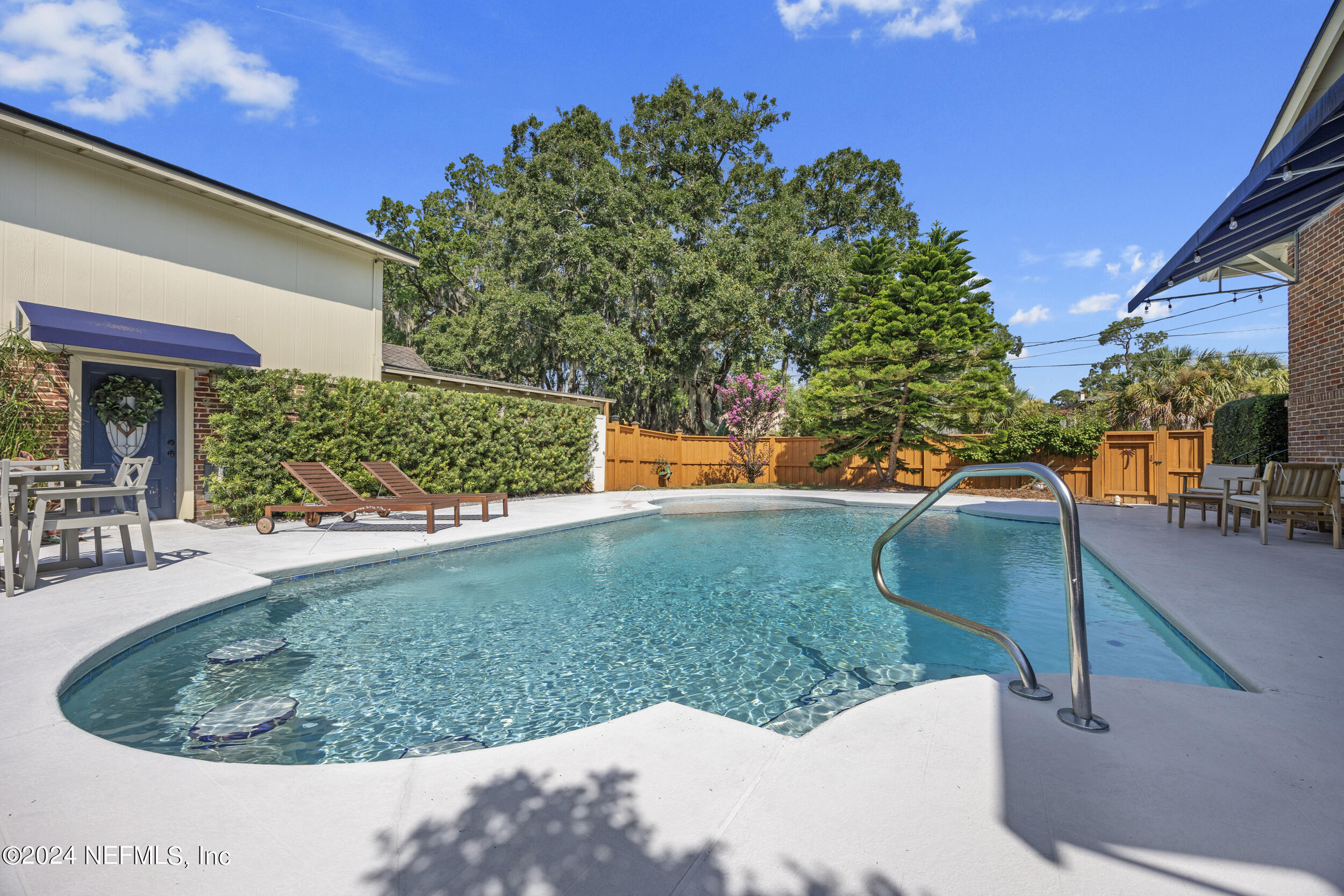 1600 EDGEWOOD Avenue S