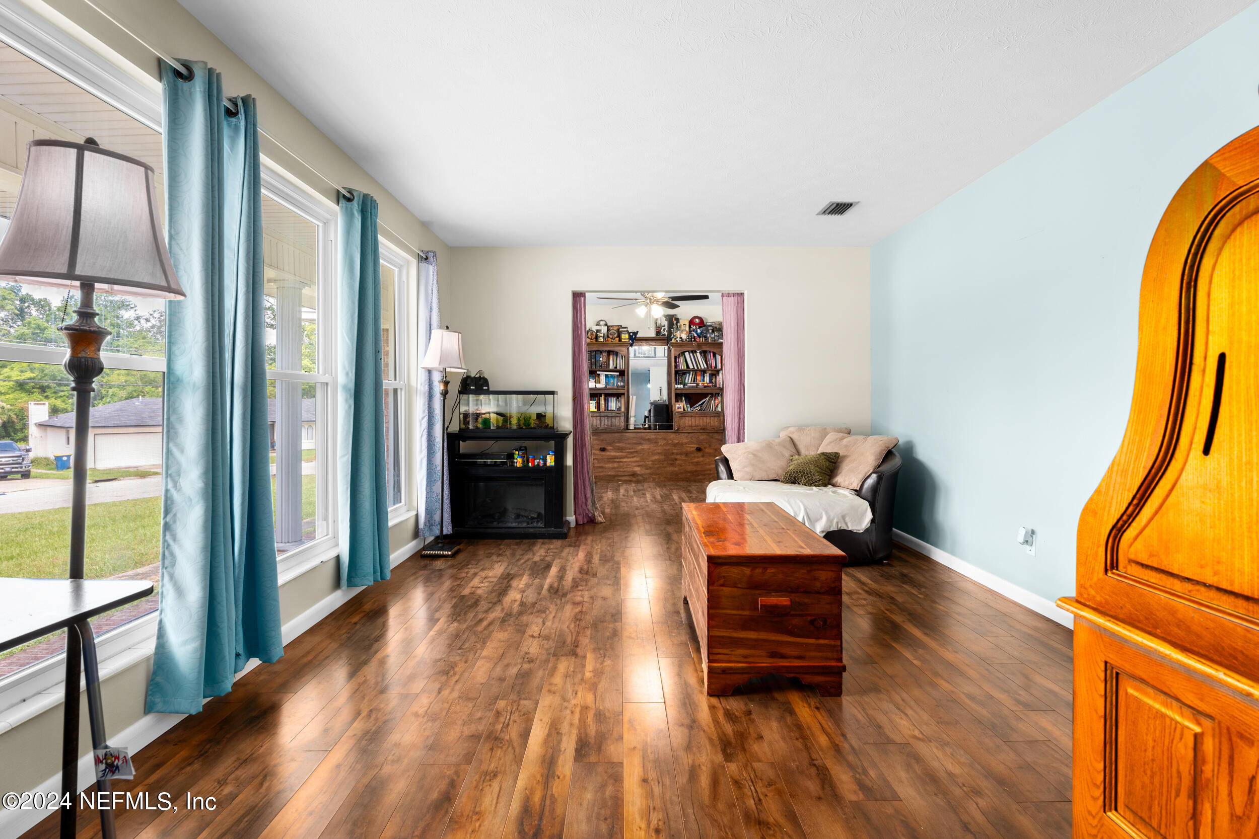 1055 PARKRIDGE Circle W