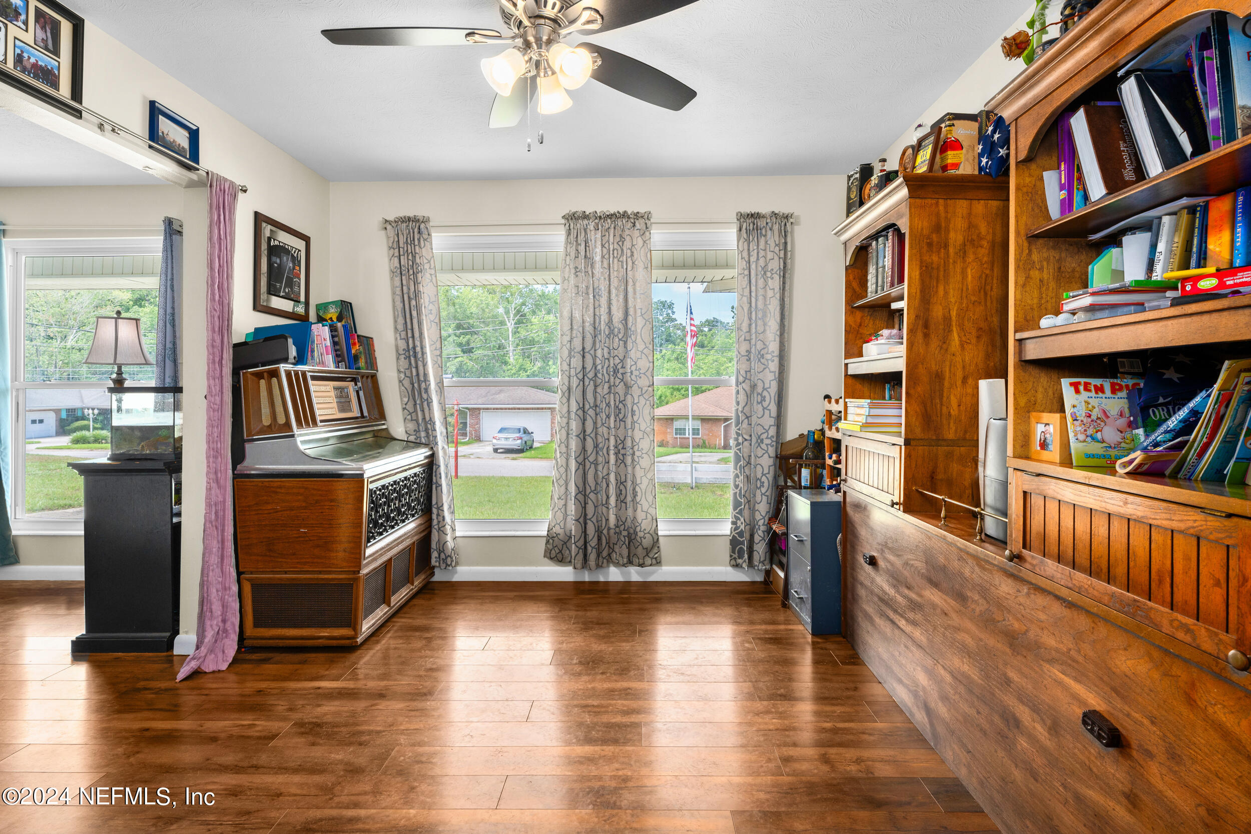 1055 PARKRIDGE Circle W