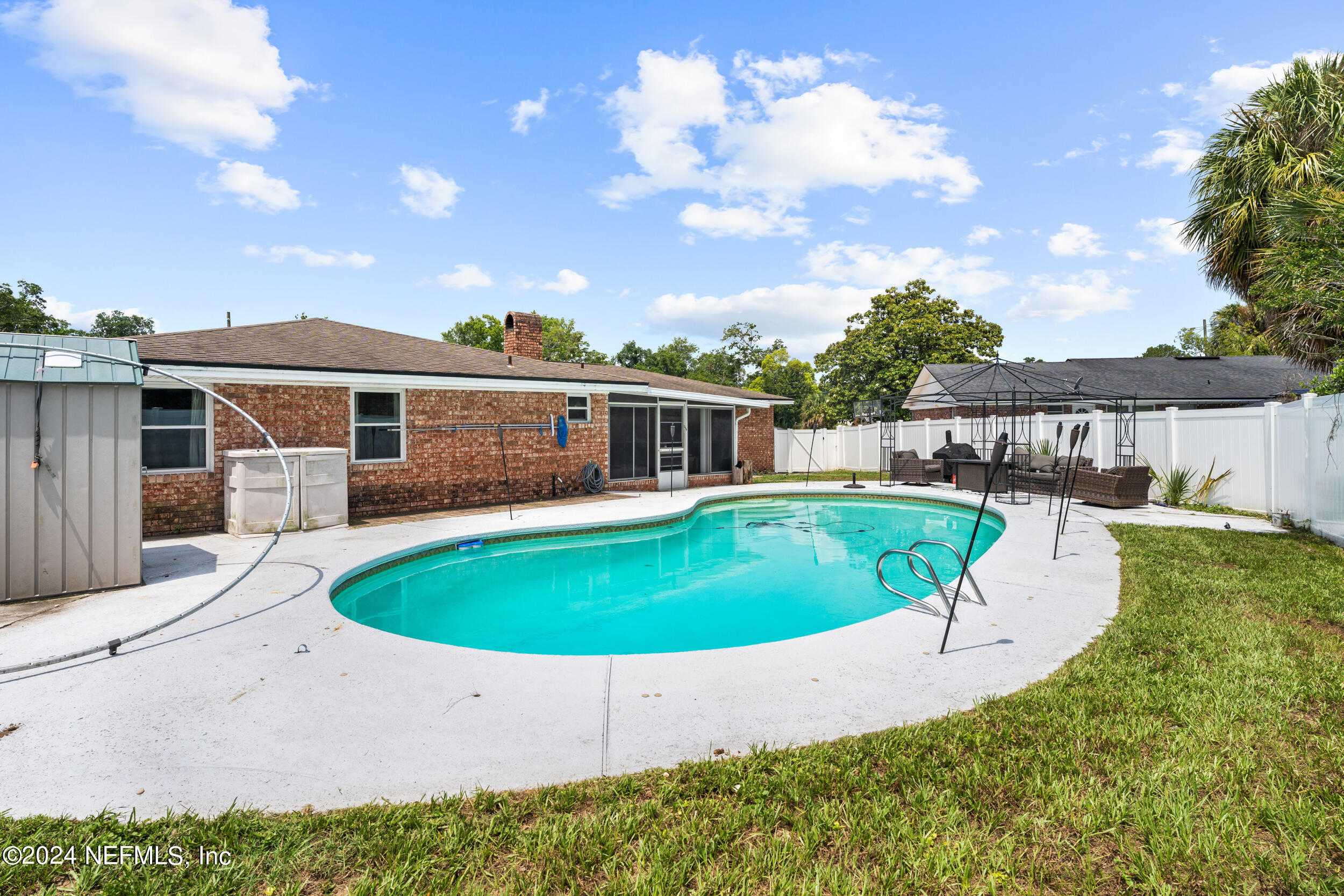 1055 PARKRIDGE Circle W