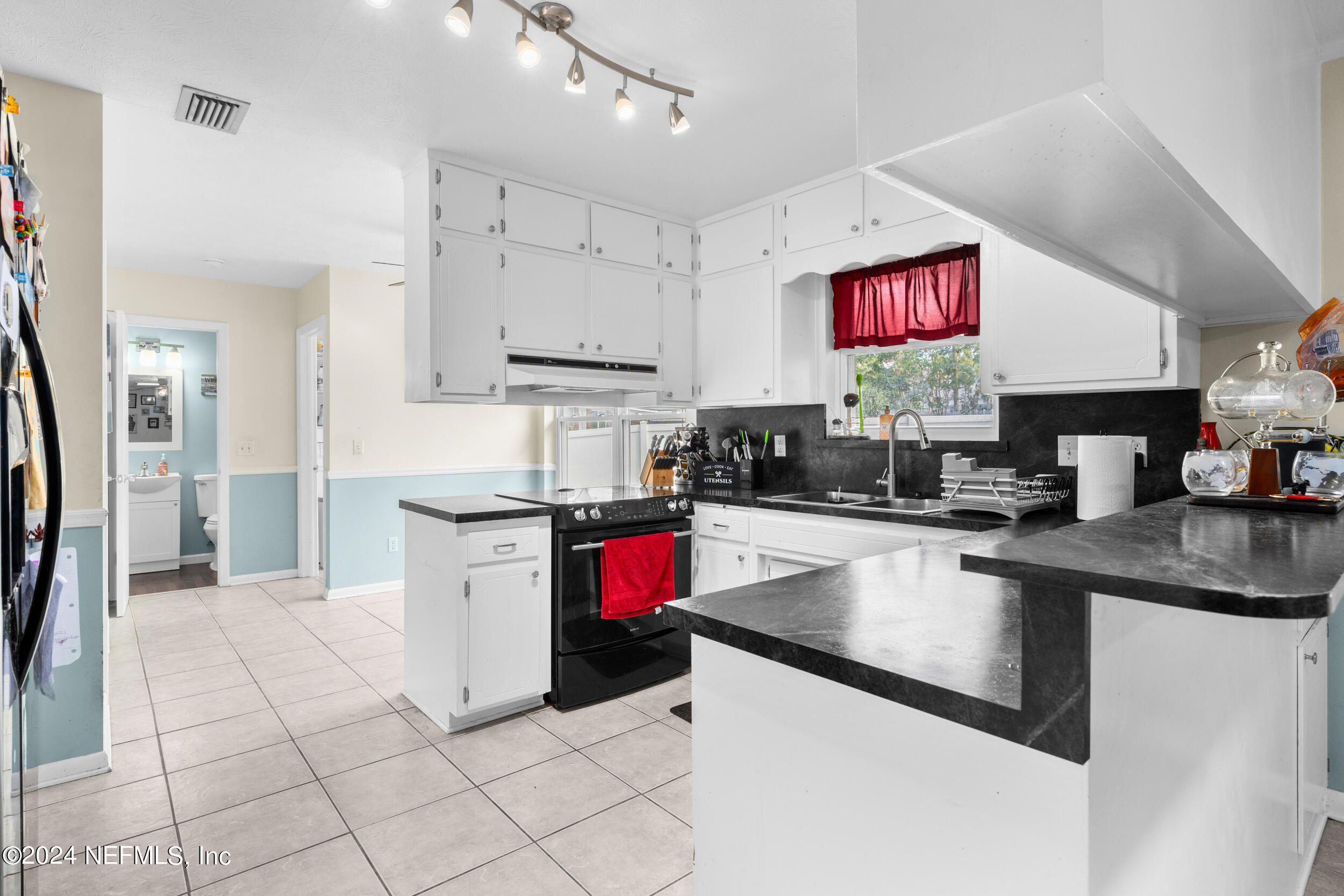 1055 PARKRIDGE Circle W