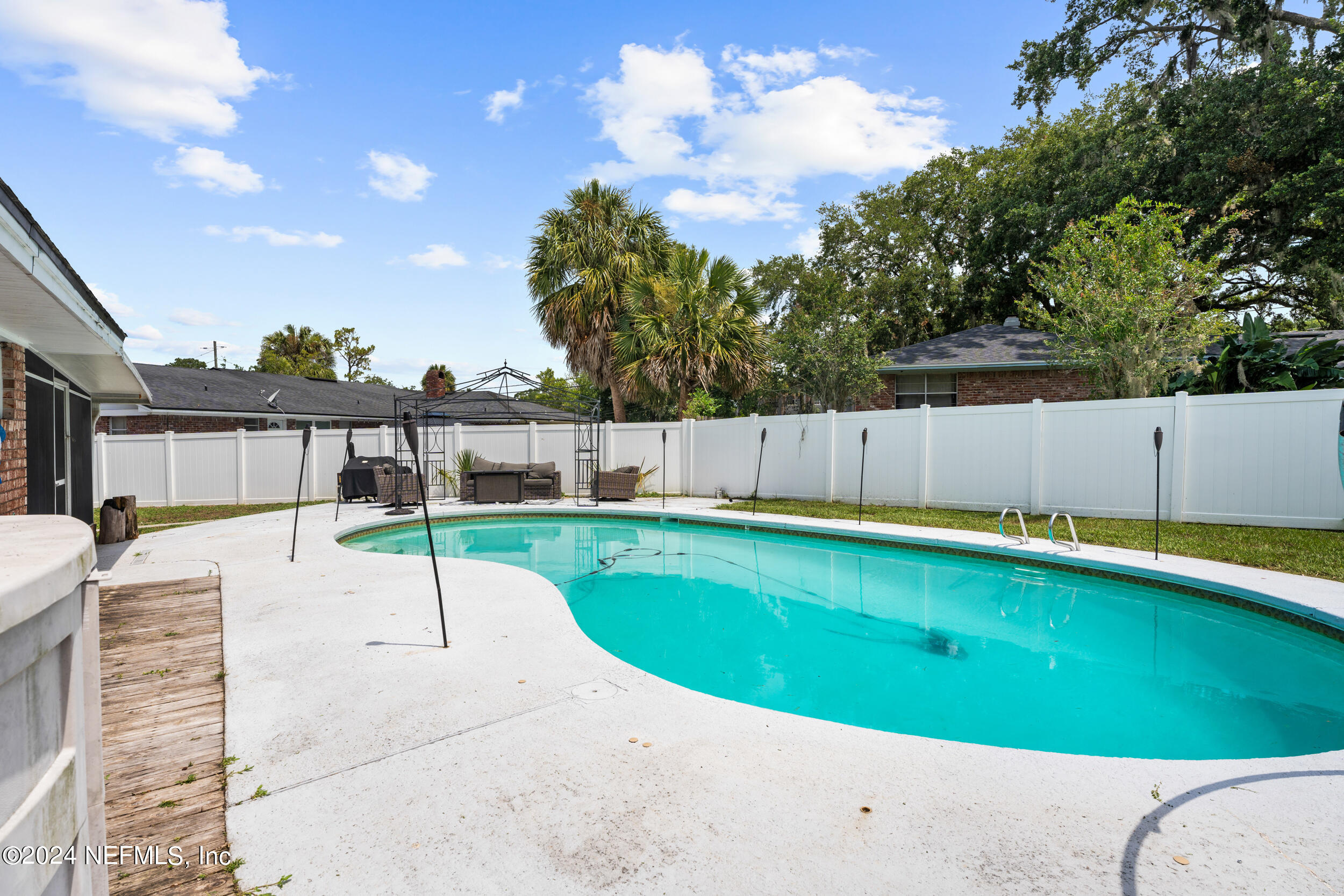 1055 PARKRIDGE Circle W