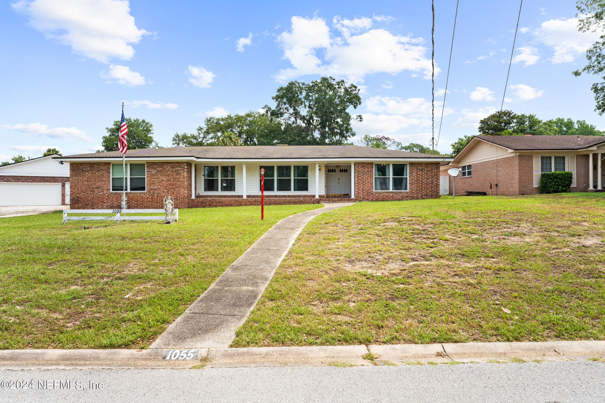 1055 PARKRIDGE Circle W