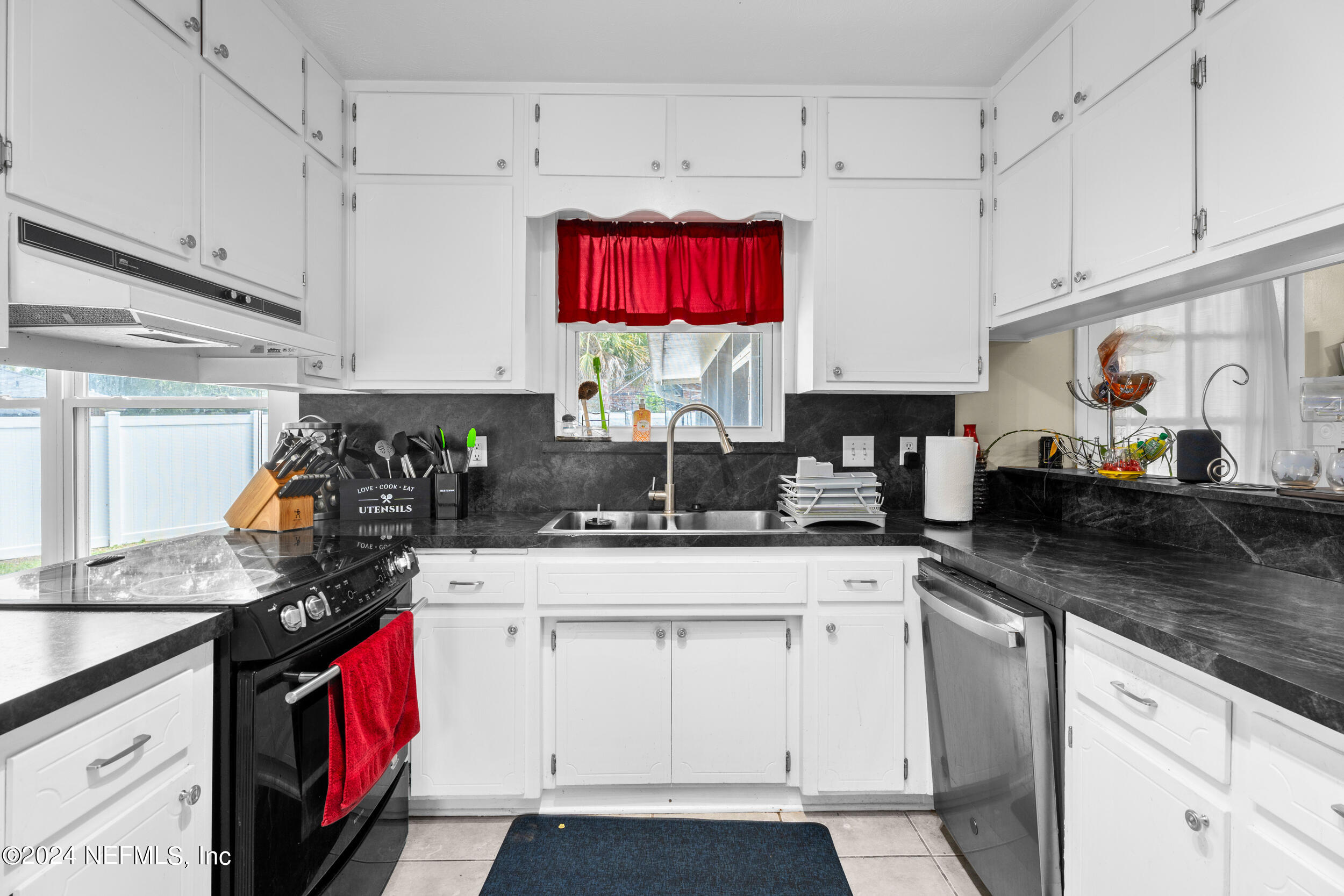 1055 PARKRIDGE Circle W