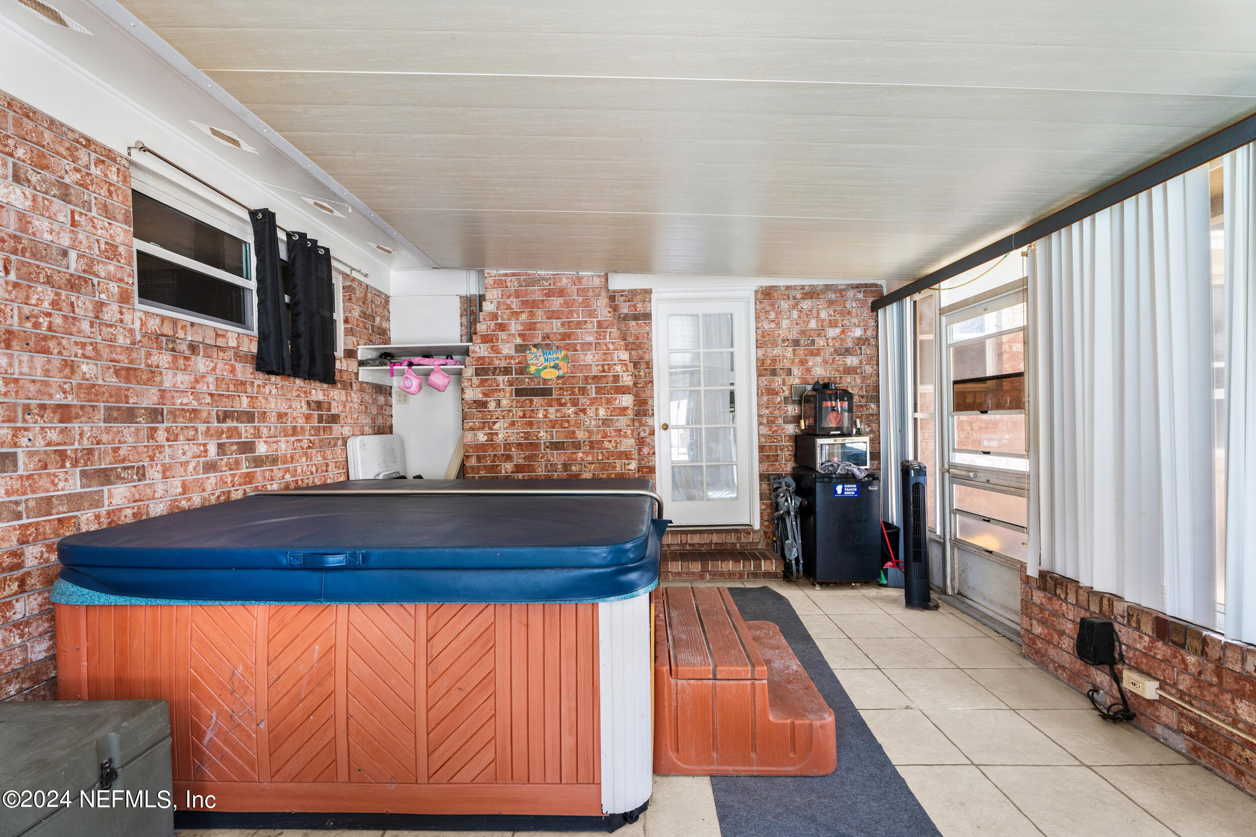 1055 PARKRIDGE Circle W