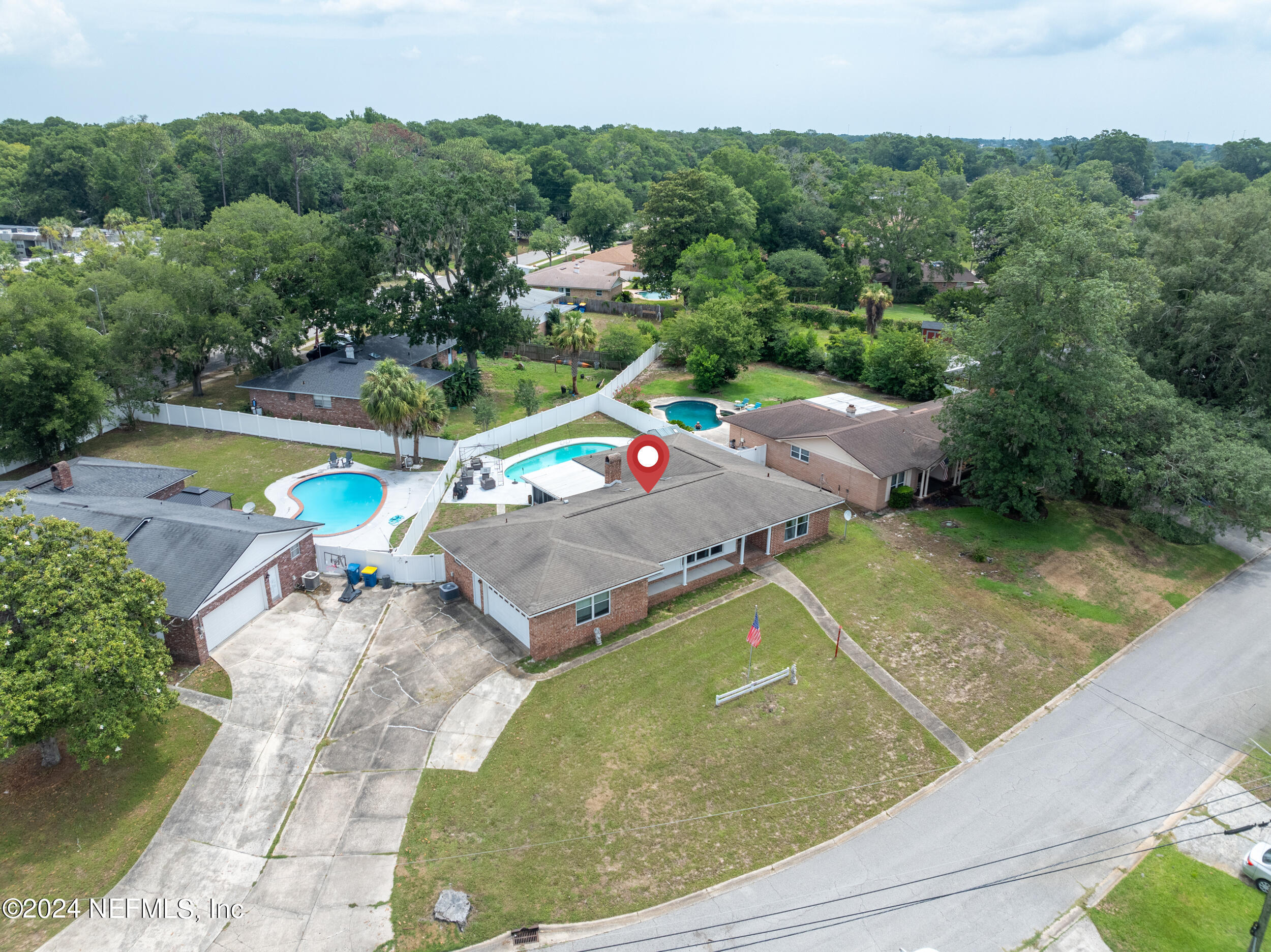 1055 PARKRIDGE Circle W