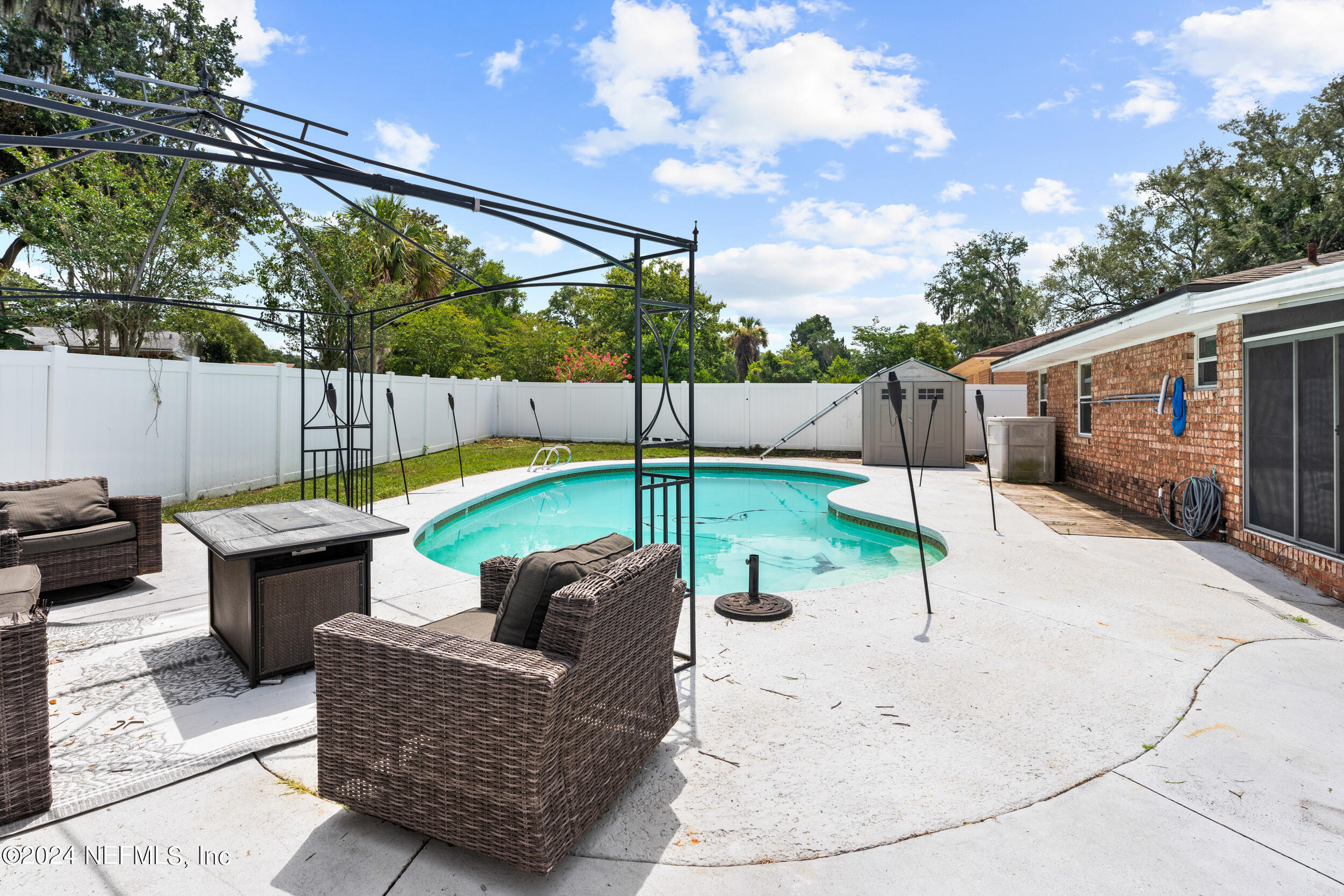 1055 PARKRIDGE Circle W