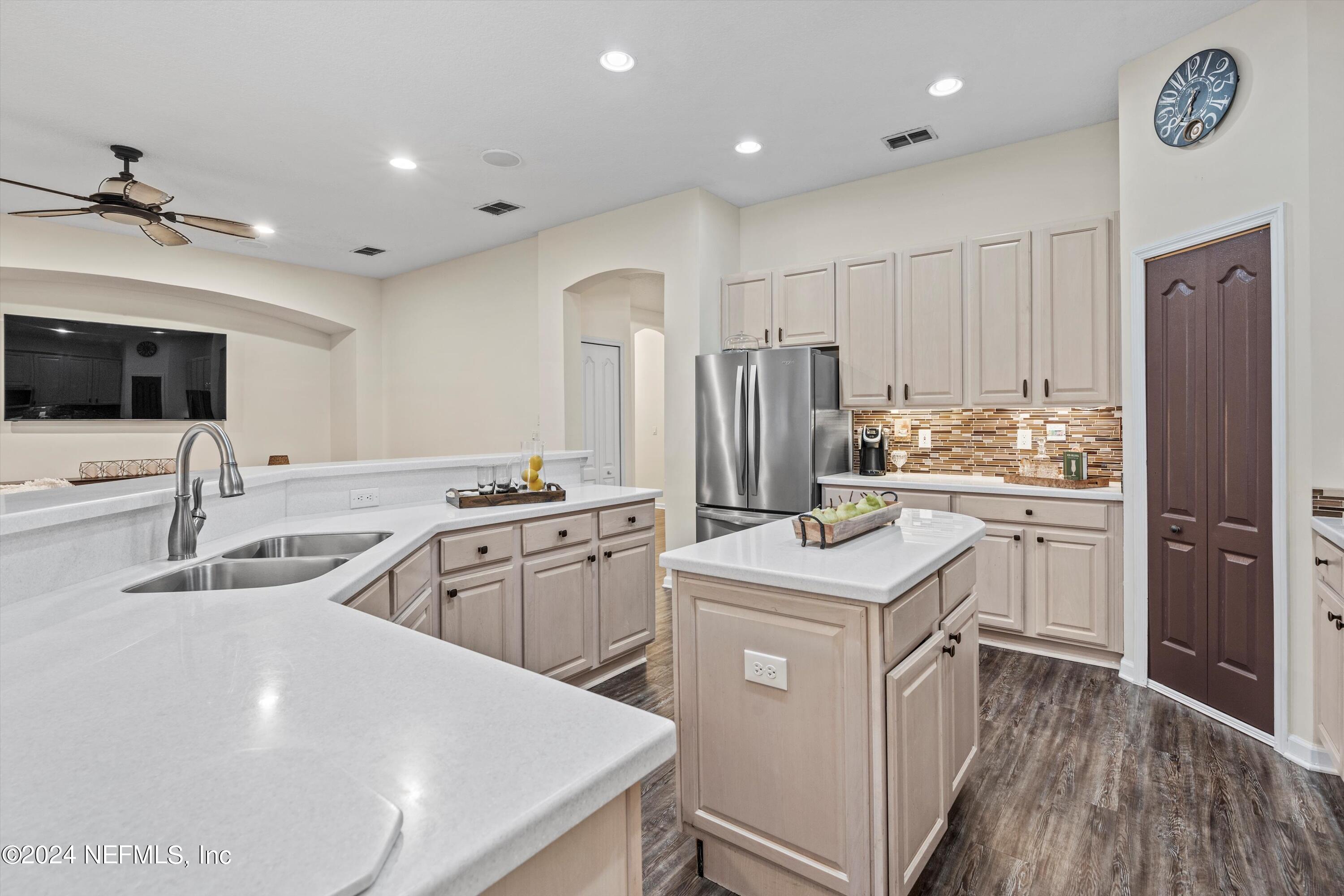 2987 THORNCREST Drive