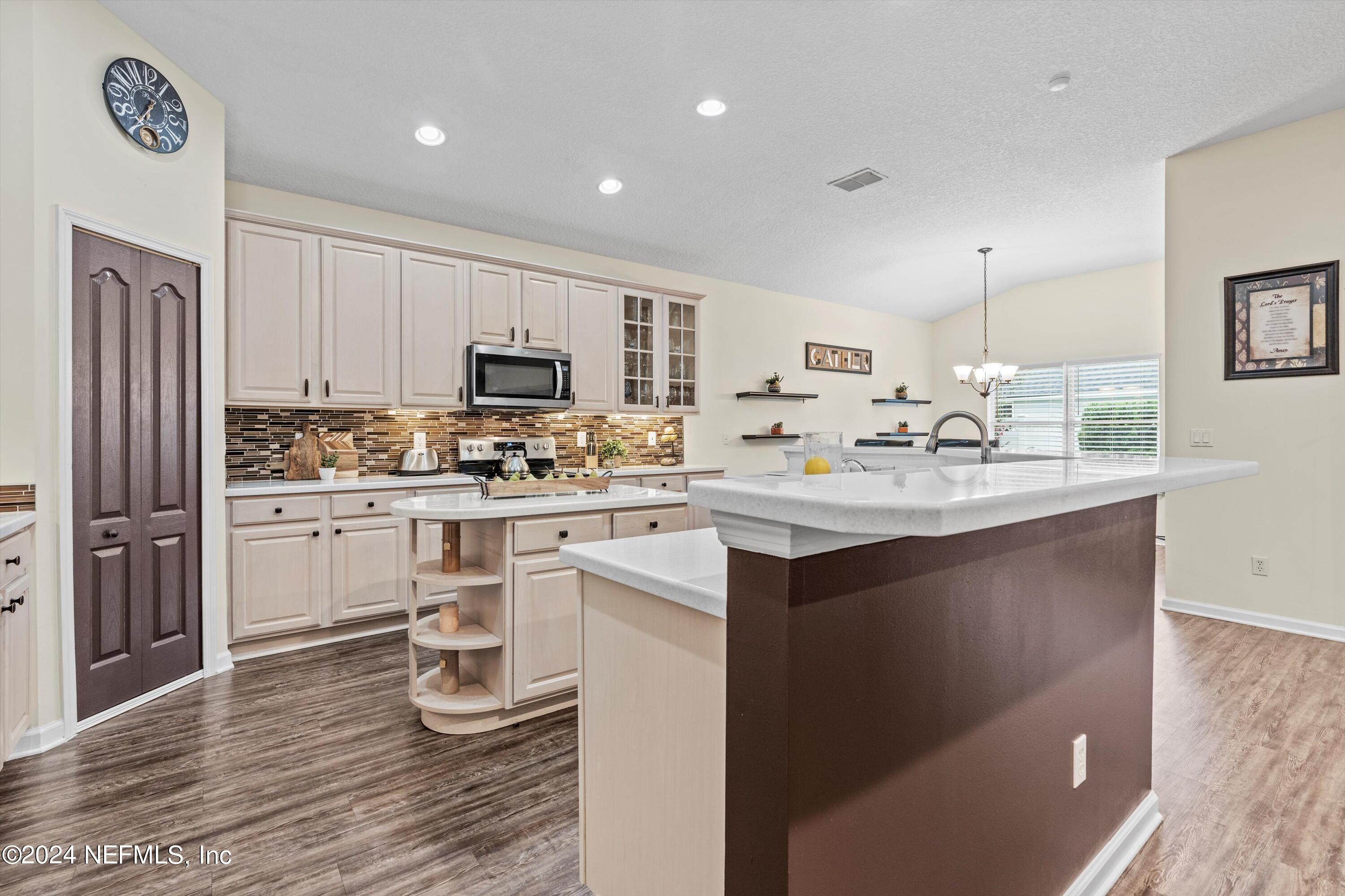 2987 THORNCREST Drive