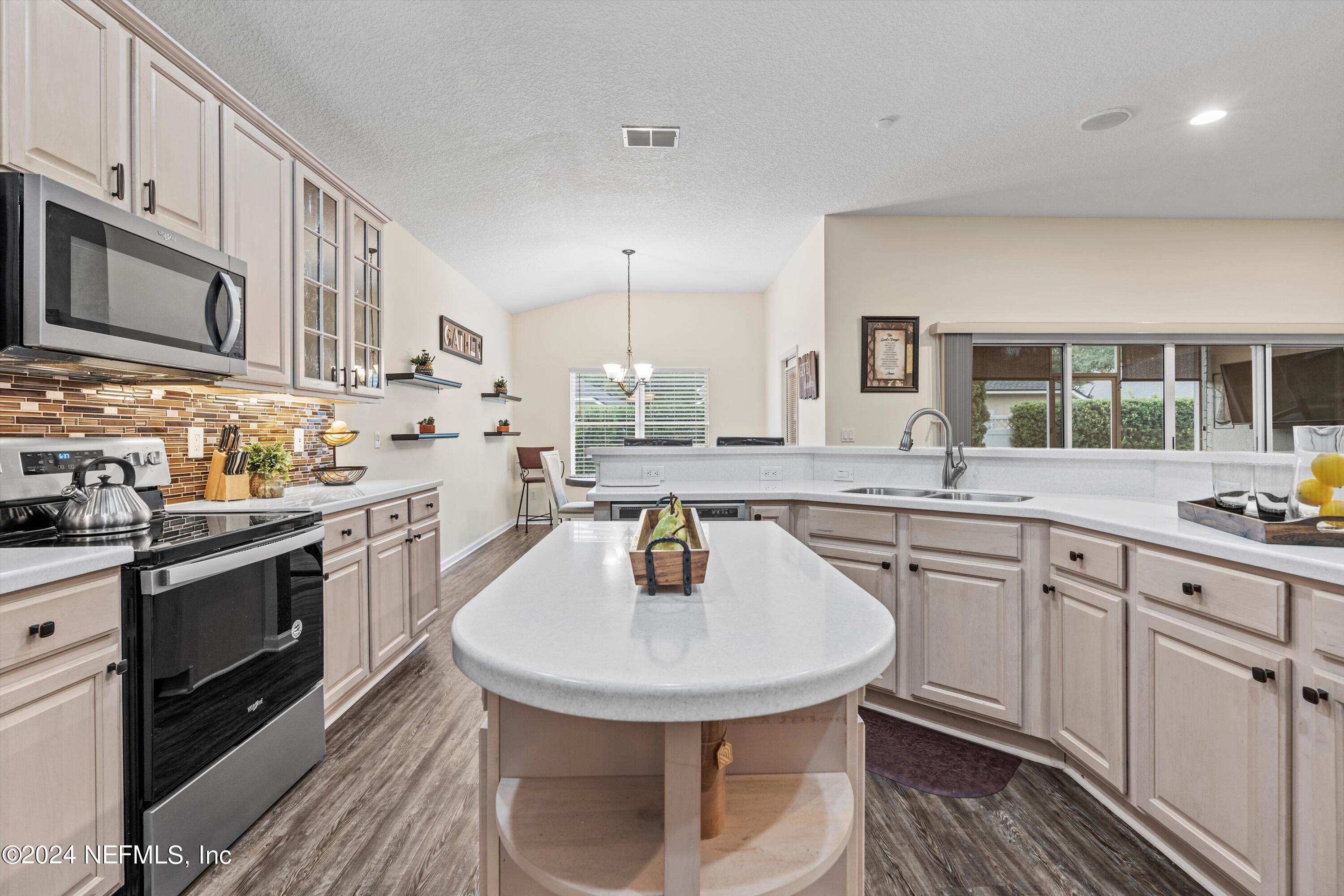 2987 THORNCREST Drive