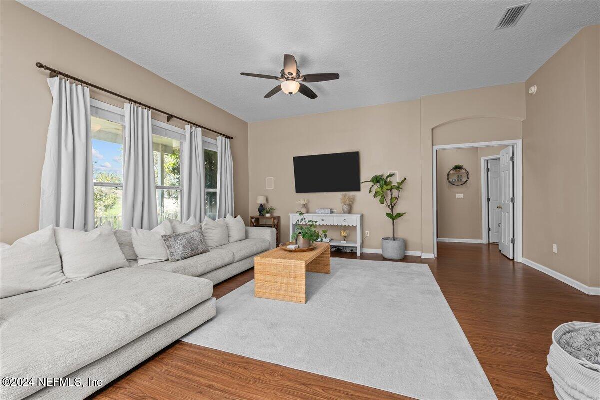 2699 CREEKFRONT Drive