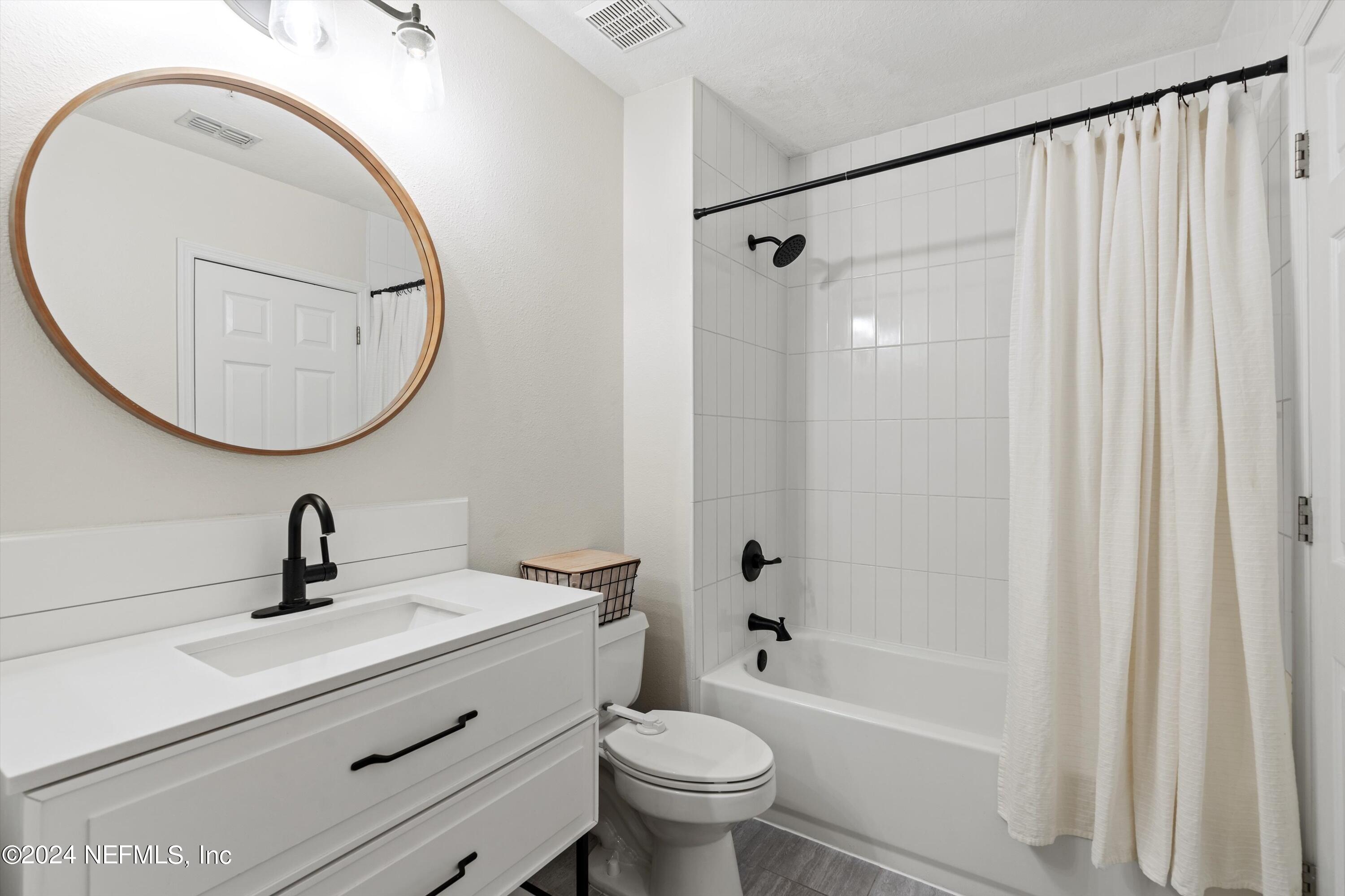 1655 THE GREENS Way, 2914