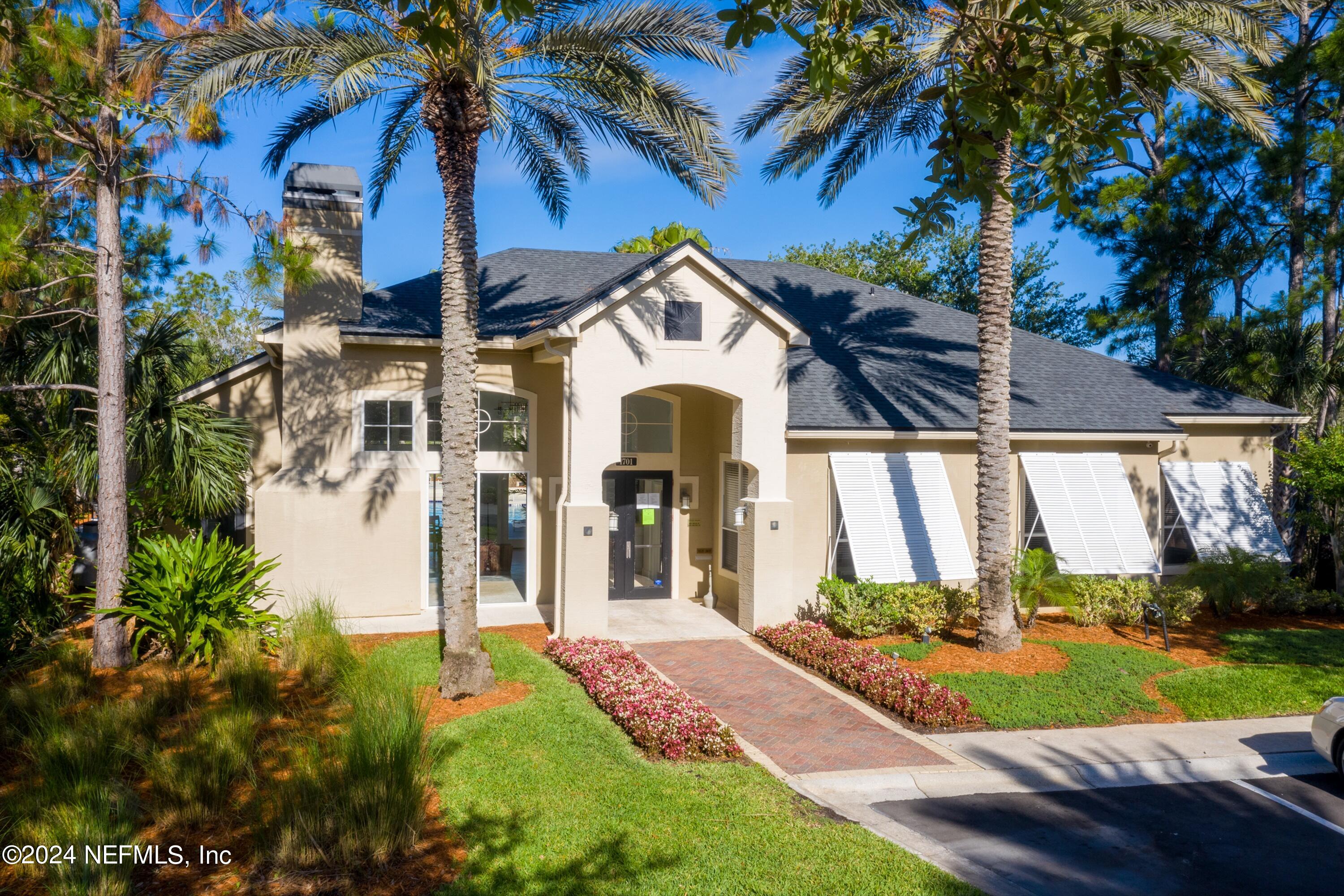 1655 THE GREENS Way, 2914